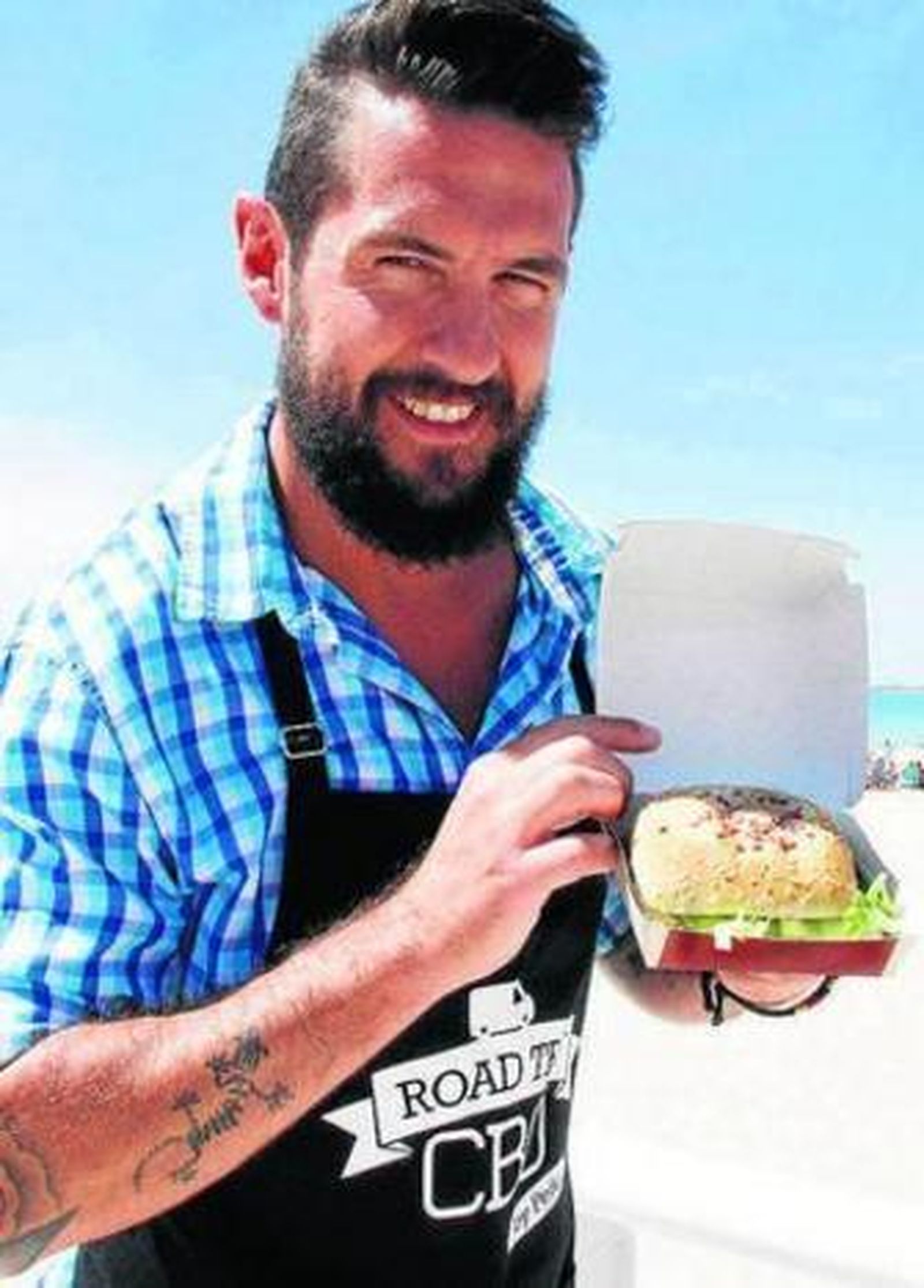 El Chef Peña muestra una de sus creaciones con la firma americana.