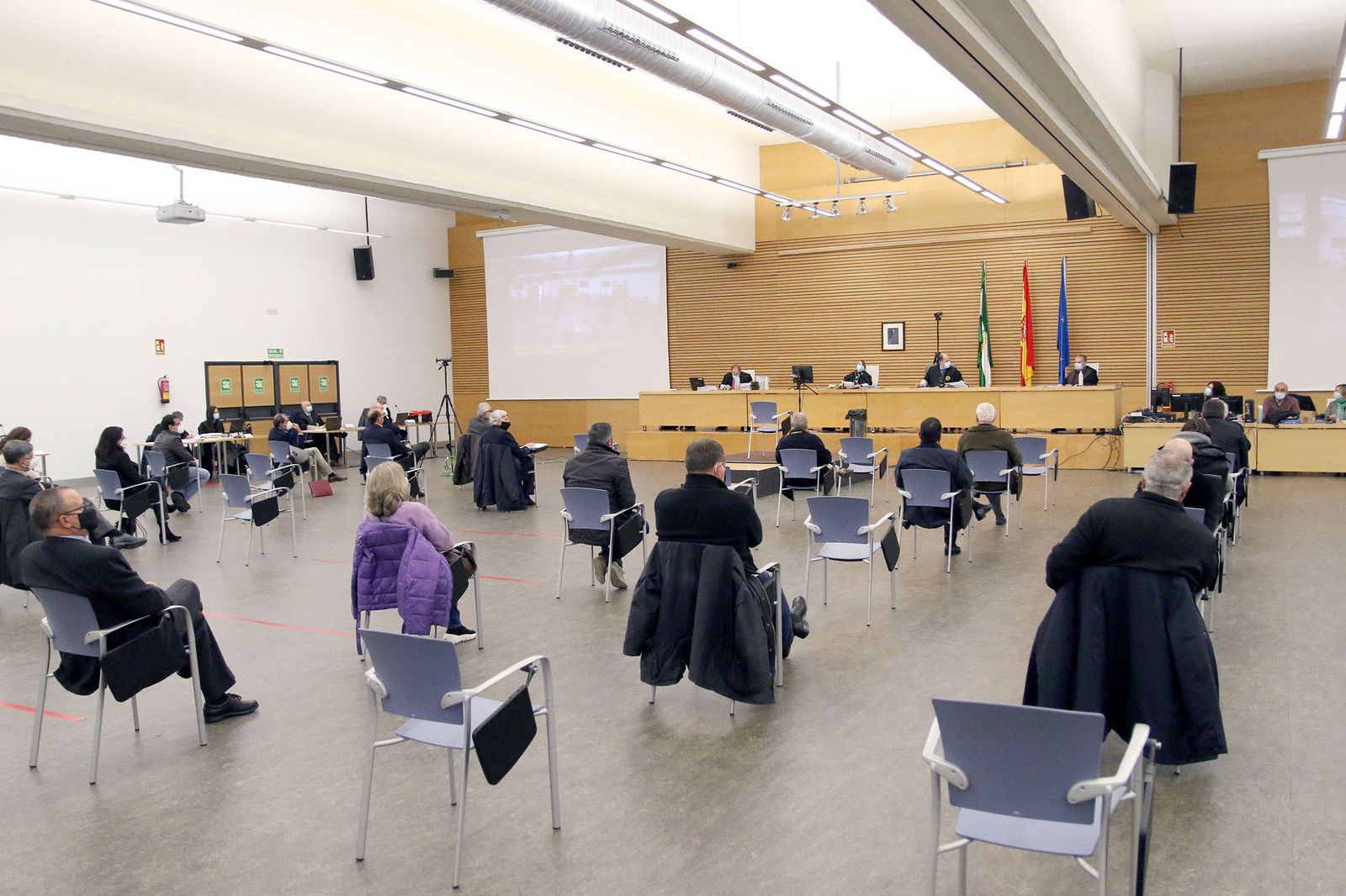 El tribunal prevé reanudar el martes el interrogatorio de los acusados en la macrocausa Poniente