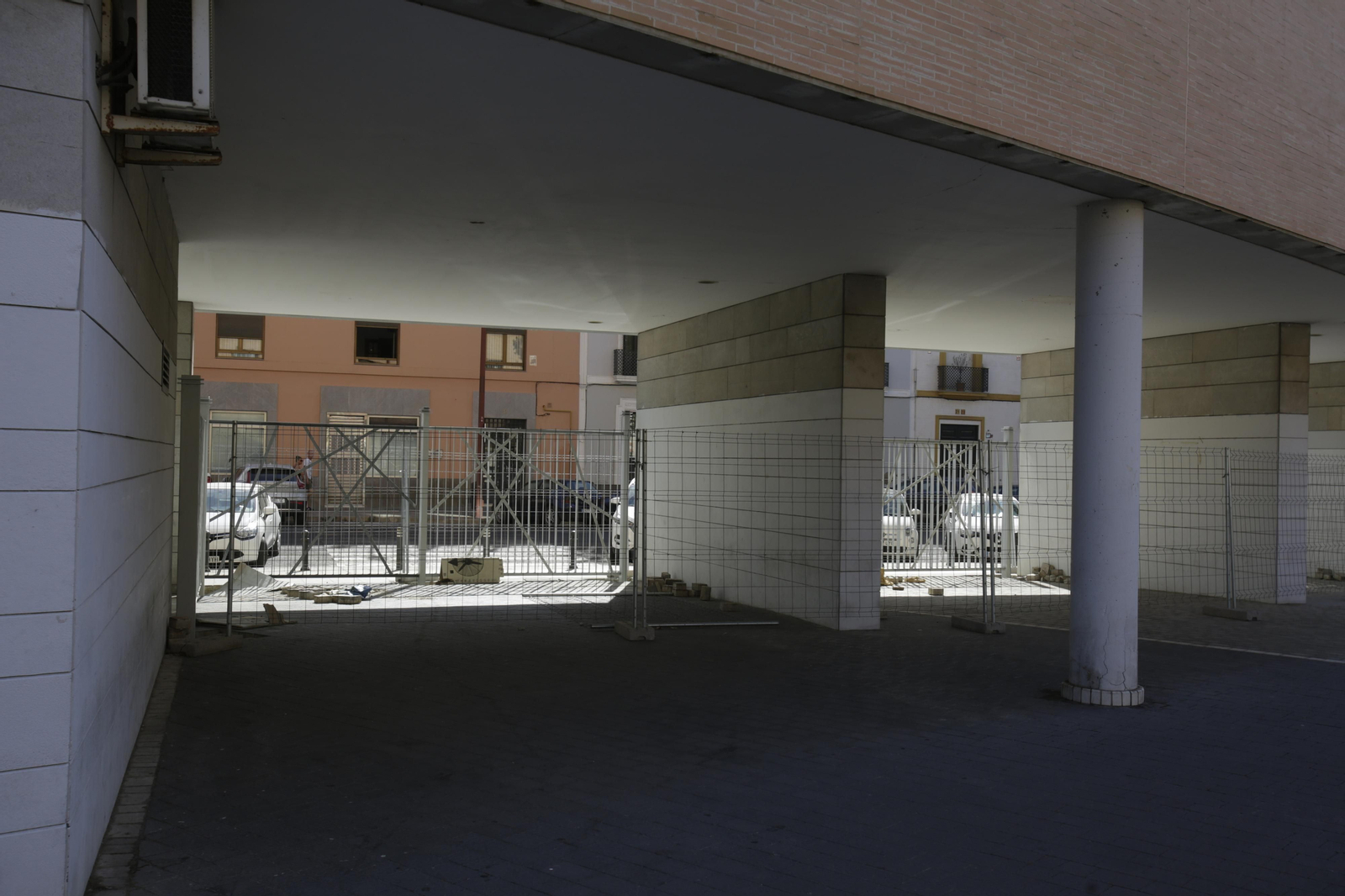 Abandono y mal estado de la plaza entre Mercadona y Plaza de Armas