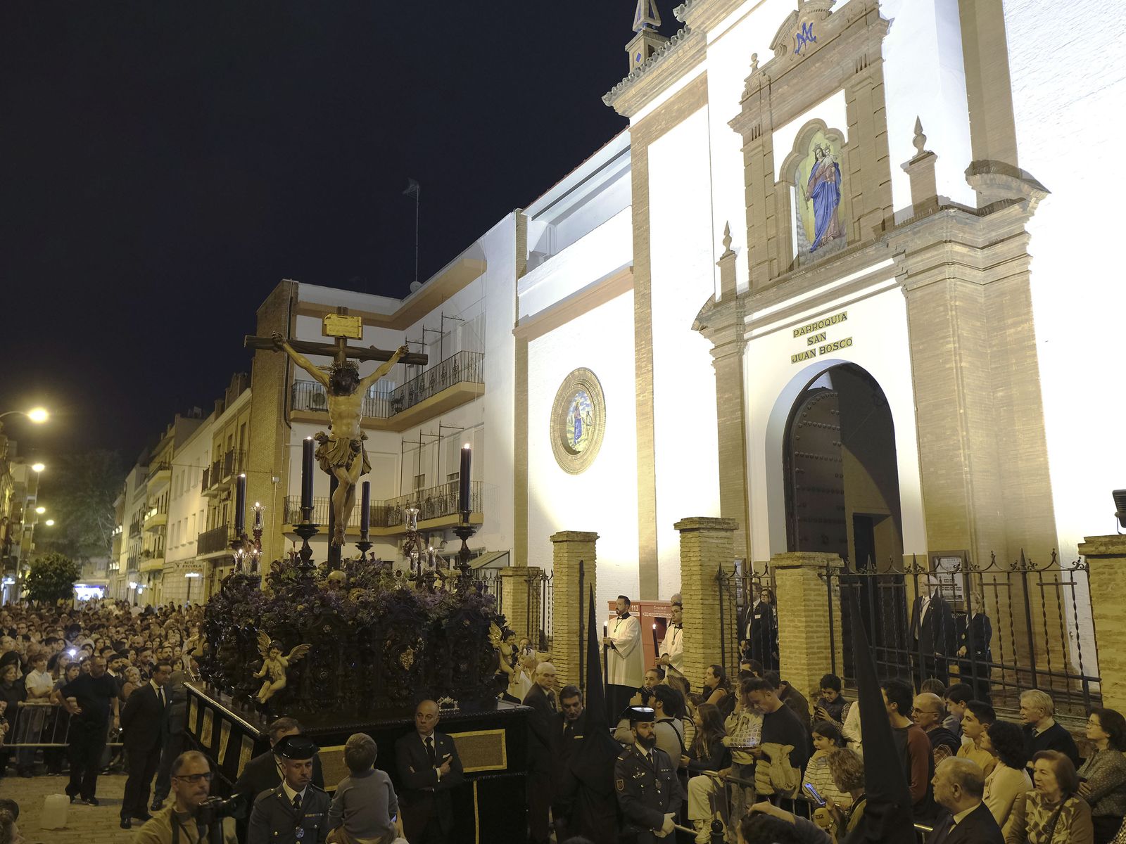 Las imágenes de la Hdad. de Pasión y Muerte (Triana) en la Semana Santa de Sevilla 2024