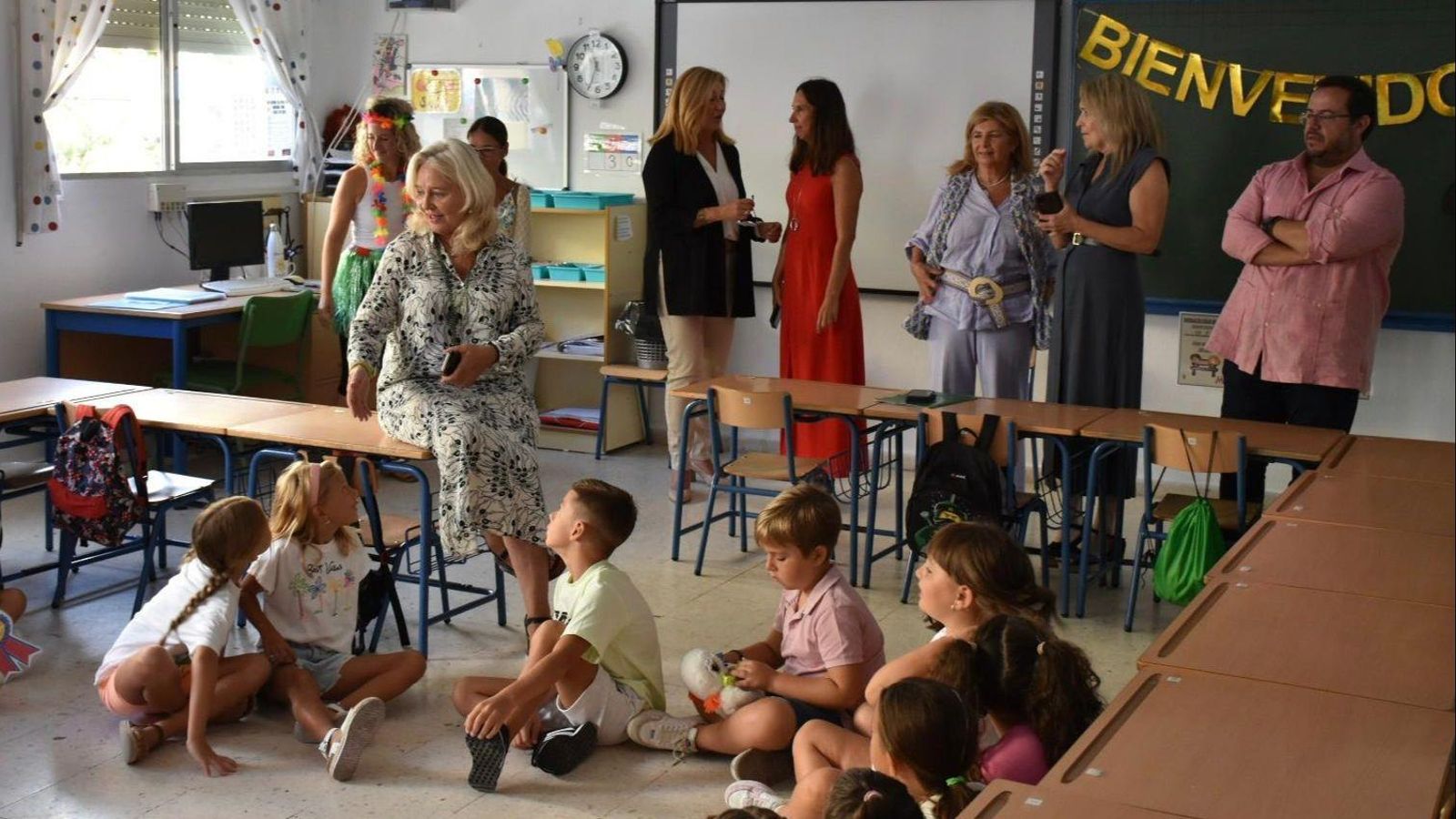 Otra imagen de la visita institucional a la apertura de las clases en el colegio público Pinar Hondo. Otra imagen de la visita institucional a la apertura de las clases en el colegio público Pinar Hondo.