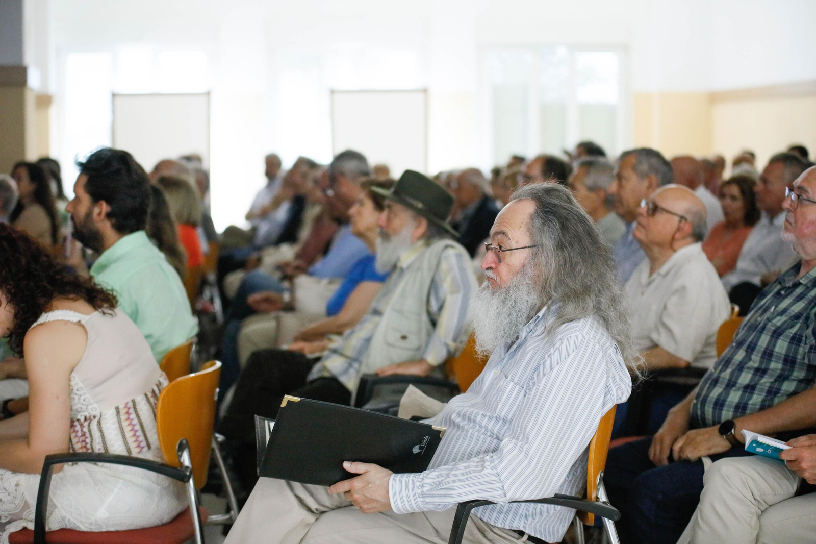Imágenes de la entrega de los Escudos de Oro del IEA y la celebración de su Plenario