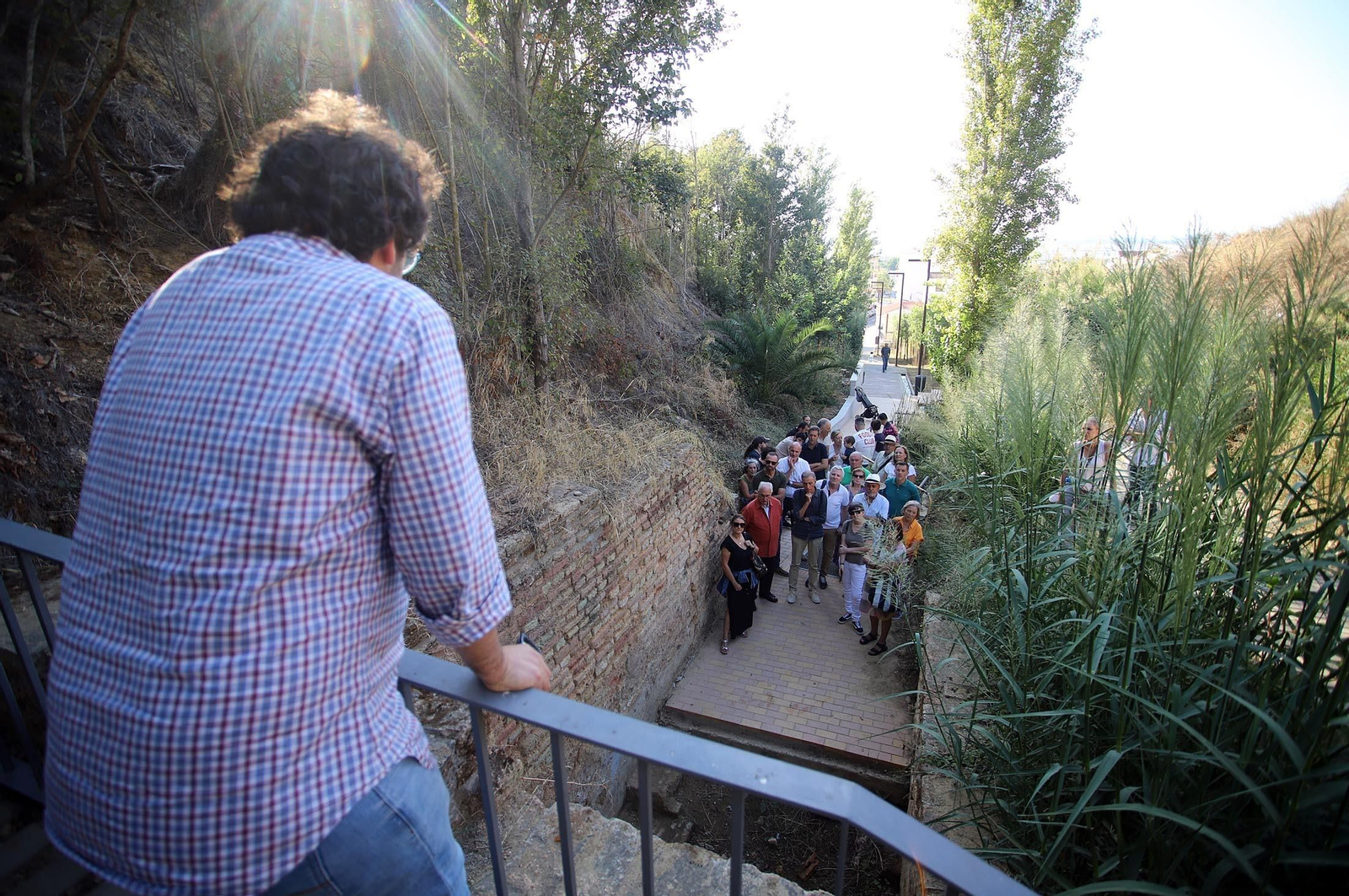 Imágenes de la visita guiada a la Fuente Vieja de Huelva por el arquitecto Francisco Javier López