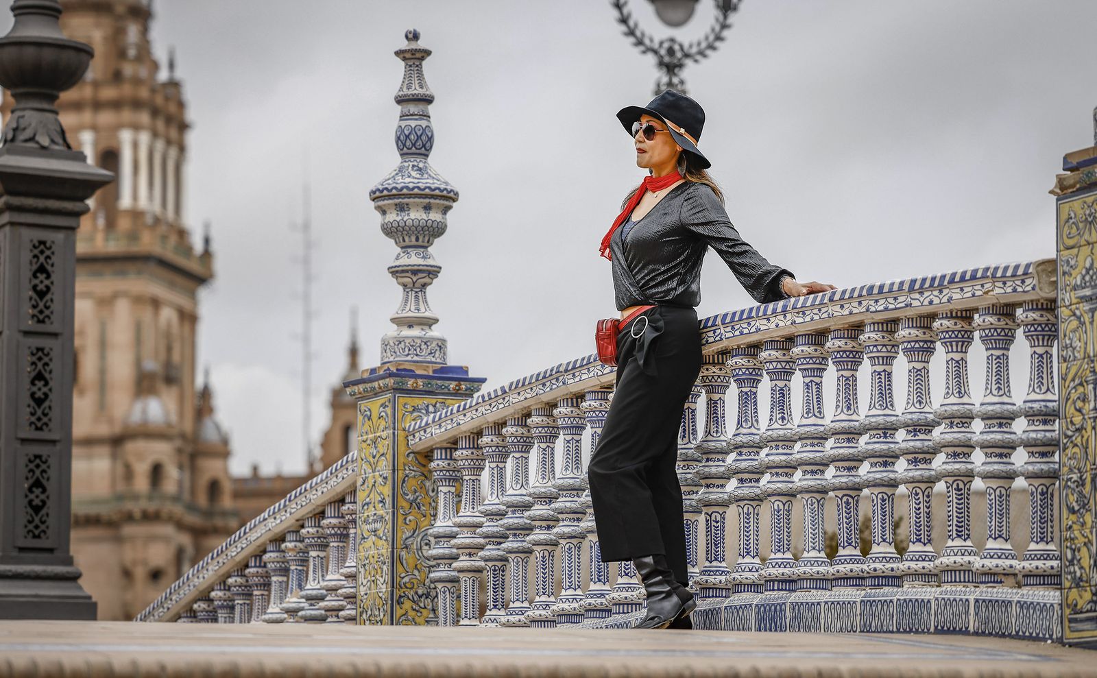 Imágenes de turistas en la Plaza de España