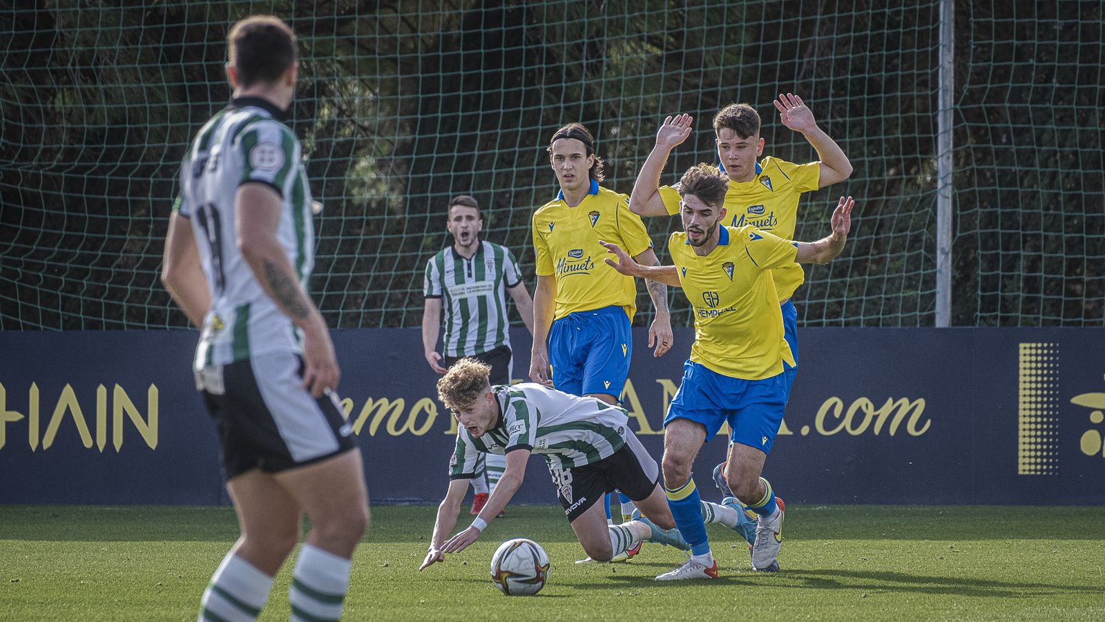 Las imágenes del triunfo del Córdoba CF ante el Cádiz B
