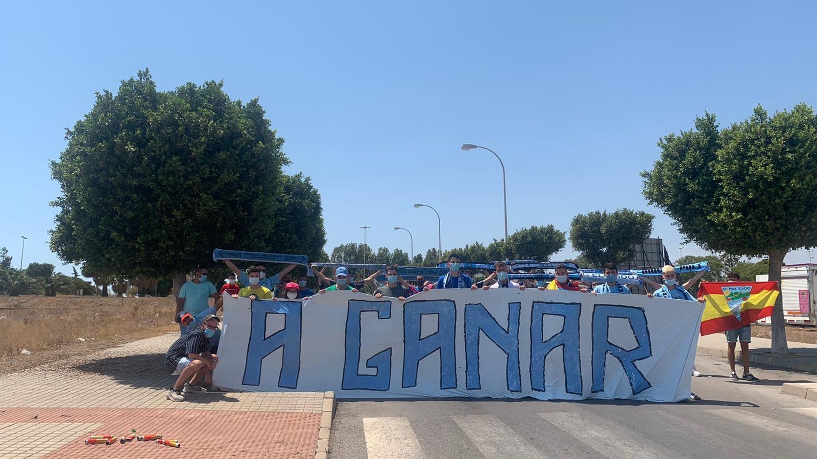 Pancarta de ánimo de la afición ejidense.
