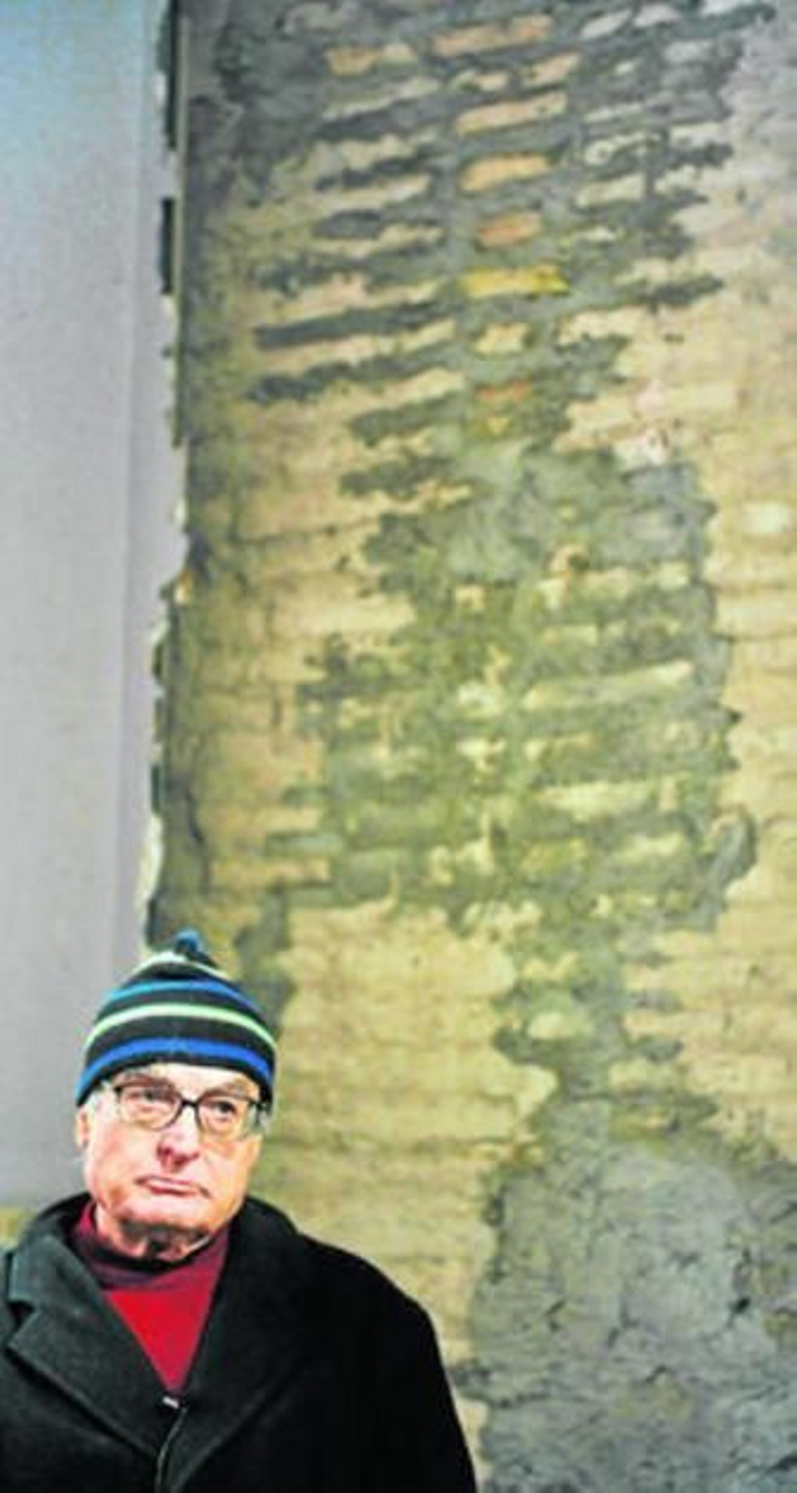 Luis Gordillo, en las nuevas salas expositivas del Cicus.