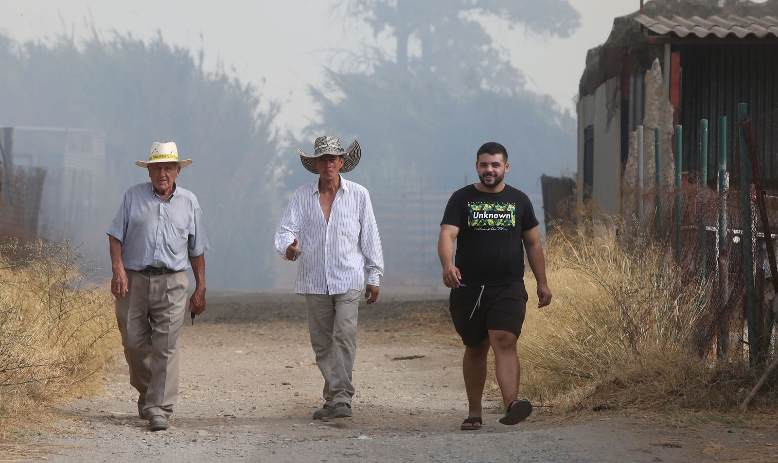 Imágenes del incendio declarado en marismas del Odiel