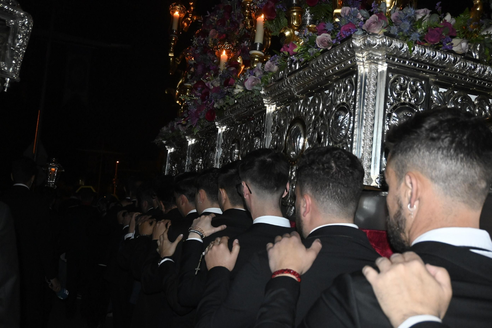 El Vía Crucis de la Semana Santa de Huelva, en imágenes