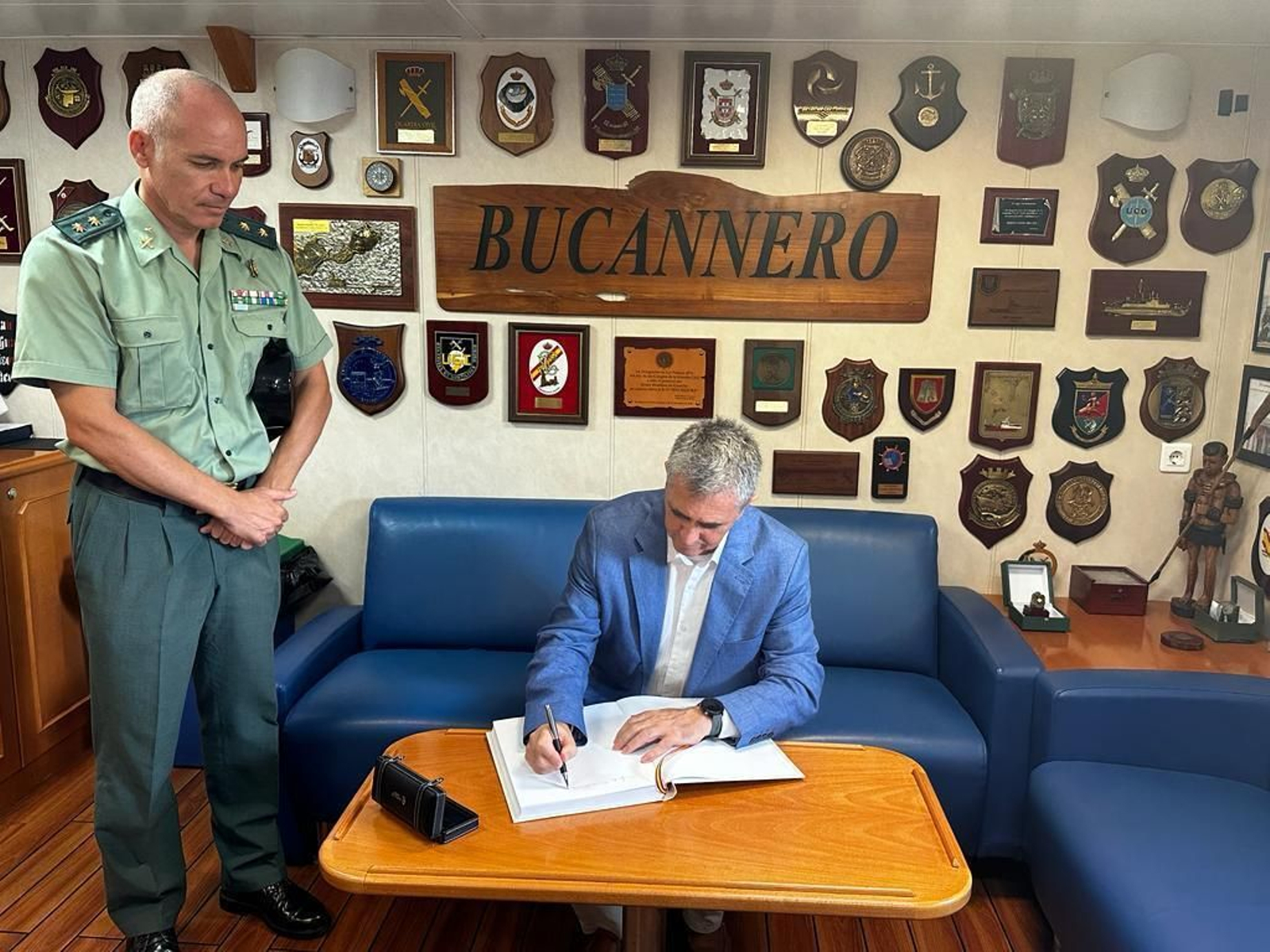 El director general, Leonardo Marcos, visita en Almería el buque Río Segura, dedicado a la  prevención de la migración irregular