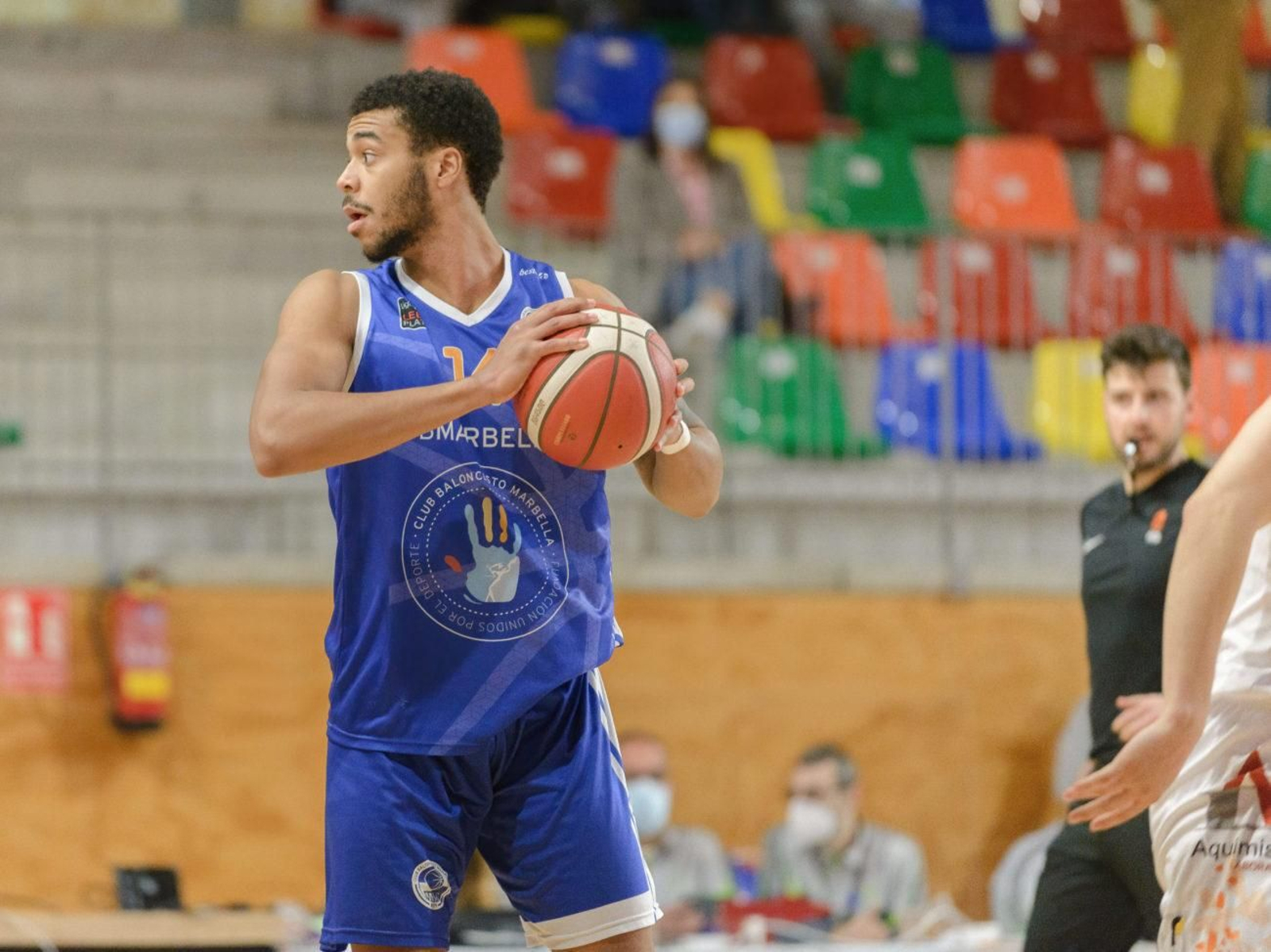 Ismael Tamba, con el balón.