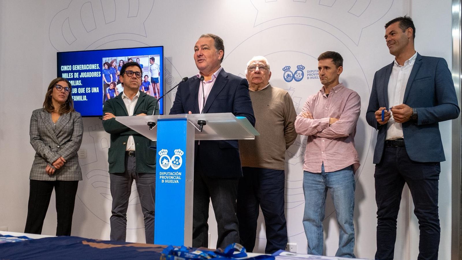 David Toscano en la presentación de la programación del aniversario de Club de Voleibol de Ayamonte.