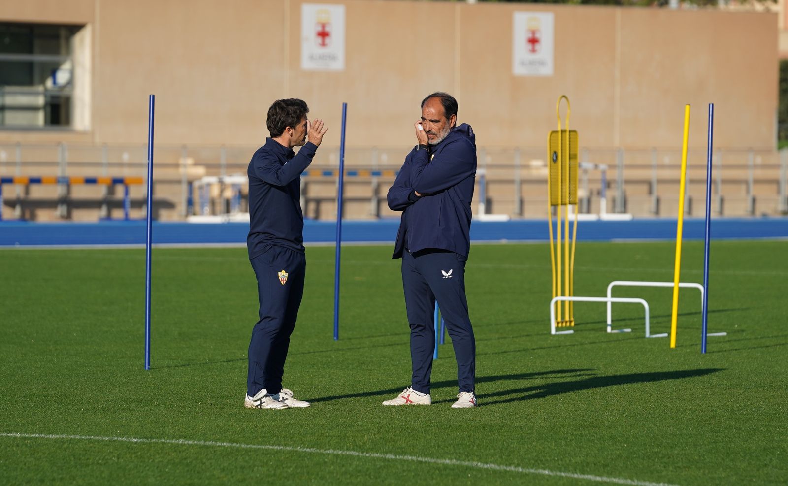 Rubi conversa con Jaume Torras en el entrenamiento del miércoles