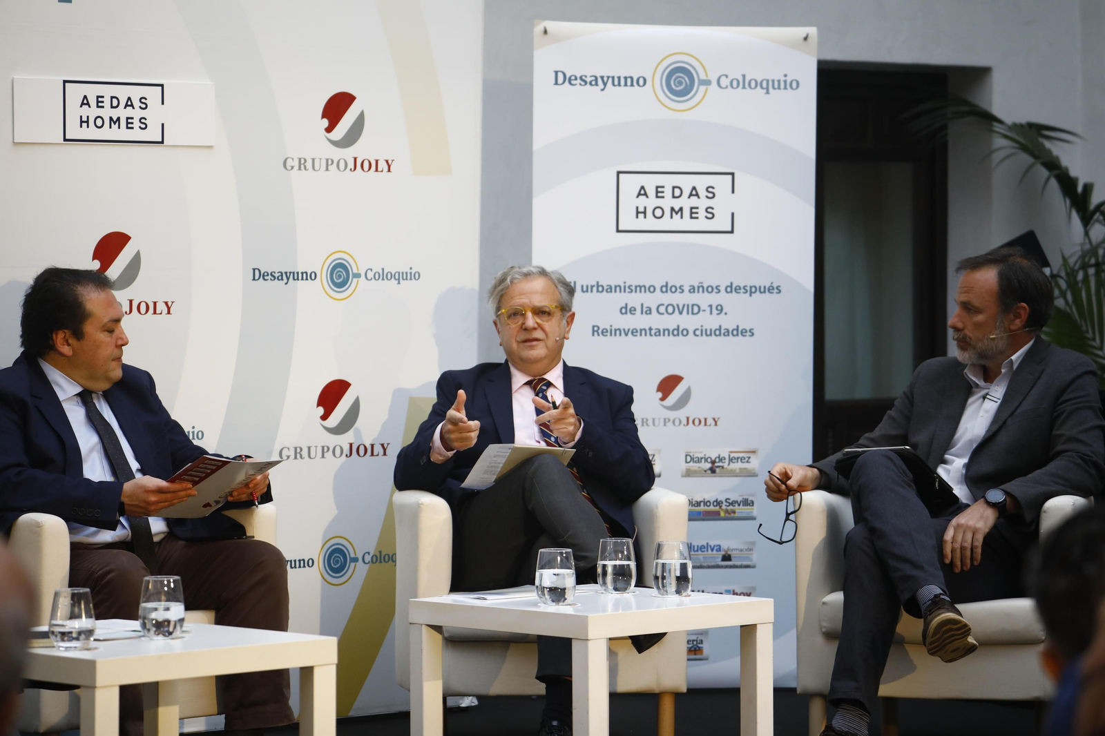 Fografías del desayuno coloquio de Grupo Joly: El urbanismo dos años después del covid