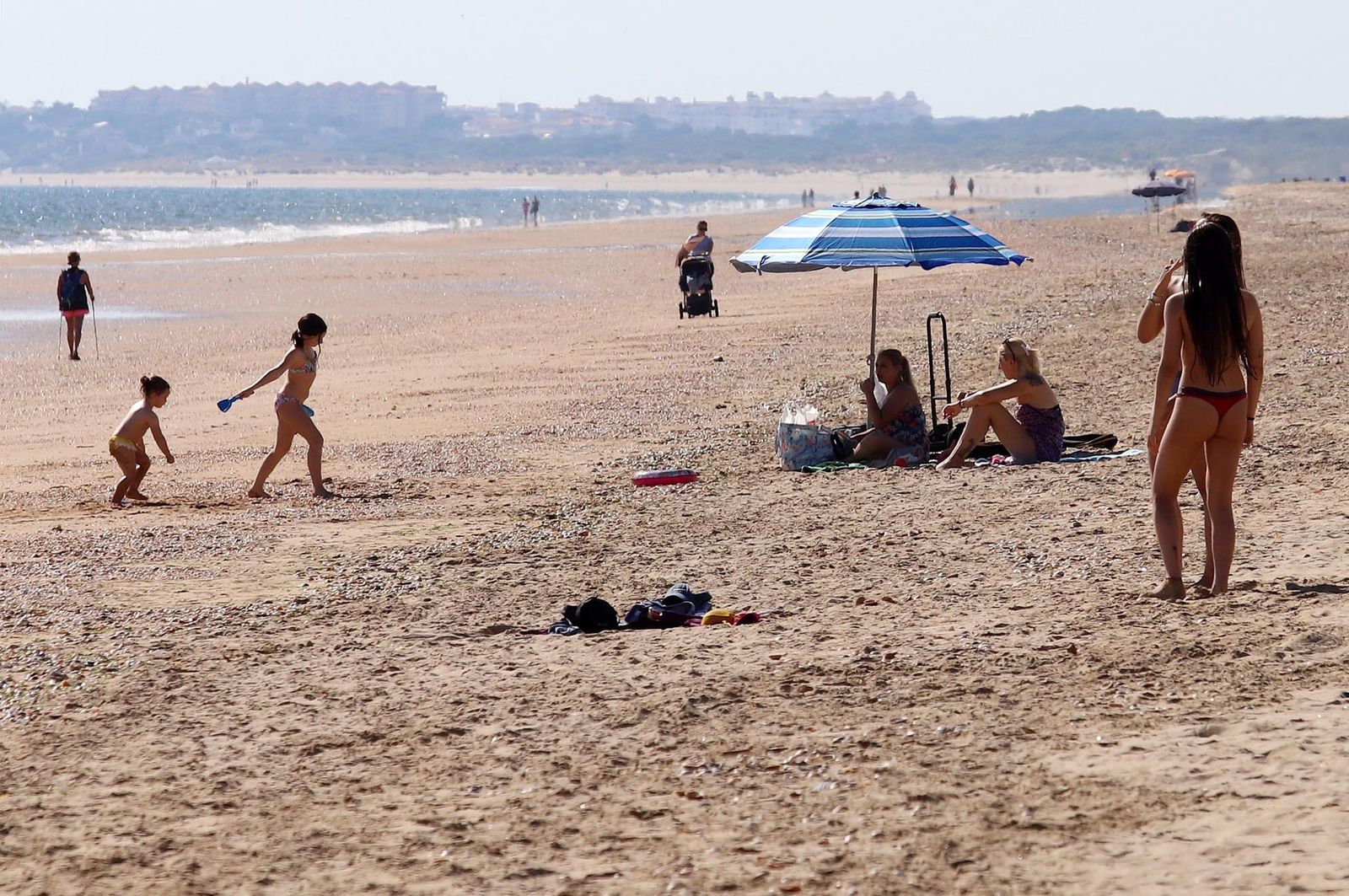Imágenes de la playa de Punta Umbría en la fase 1 de la desescalada