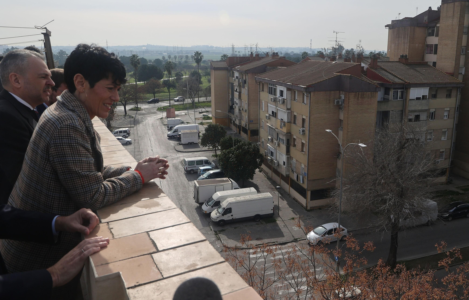 La ministra de Inclusión, Seguridad Social y Migraciones, Elma Saiz, en la terraza de la residencia universitaria ‘Flora Tristán’.