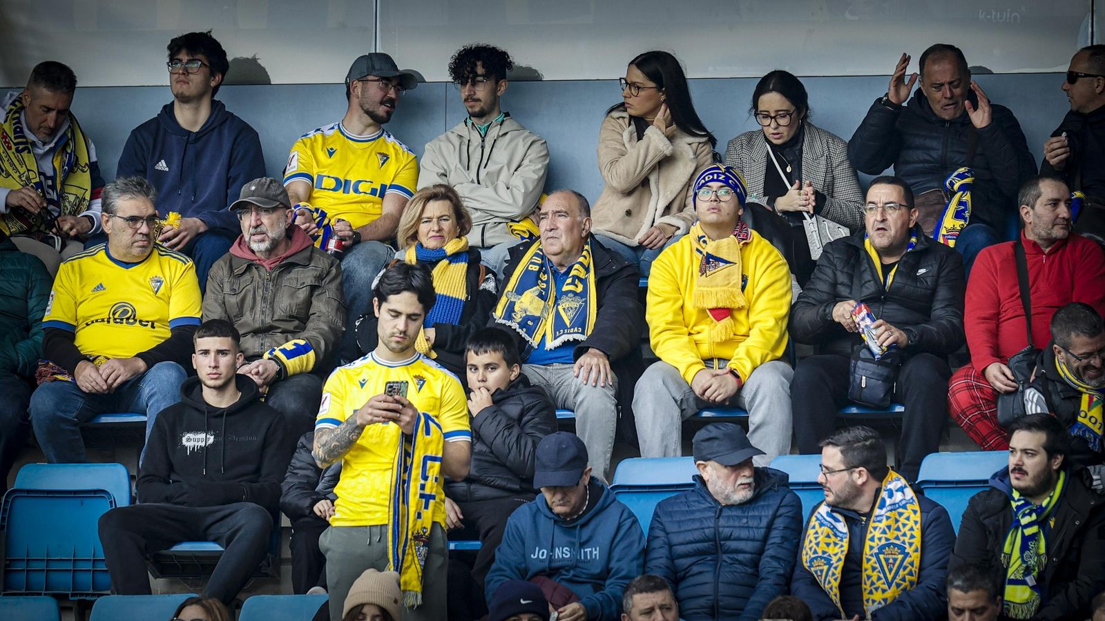 Búscate entre las fotos del partido de fútbol Cádiz CF - Albacete Balompié