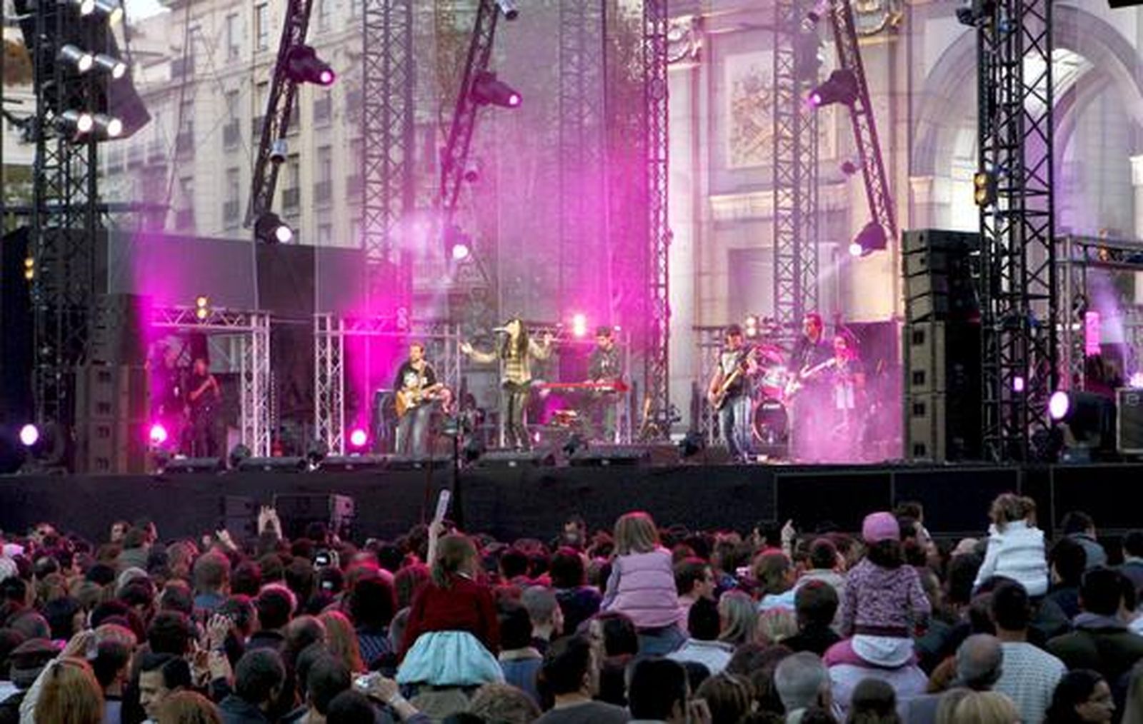 La banda española, efecto mariopsa en una de sus actuaciones.

Foto: Gustavo Cuevas