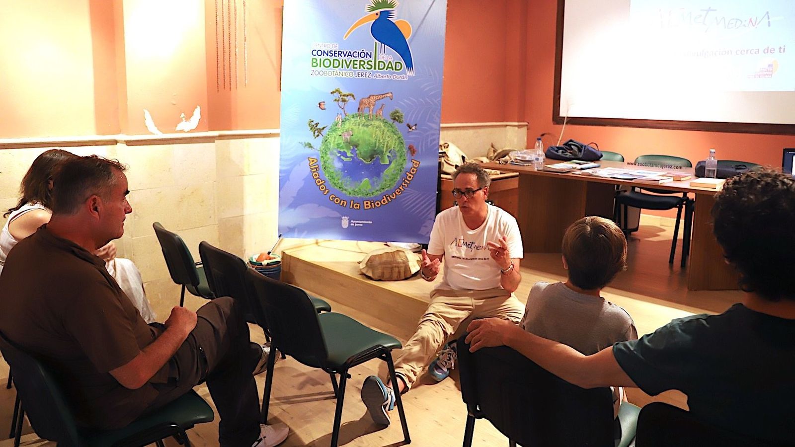 José Luis Torres, durante la charla en el Zoo de Jerez.