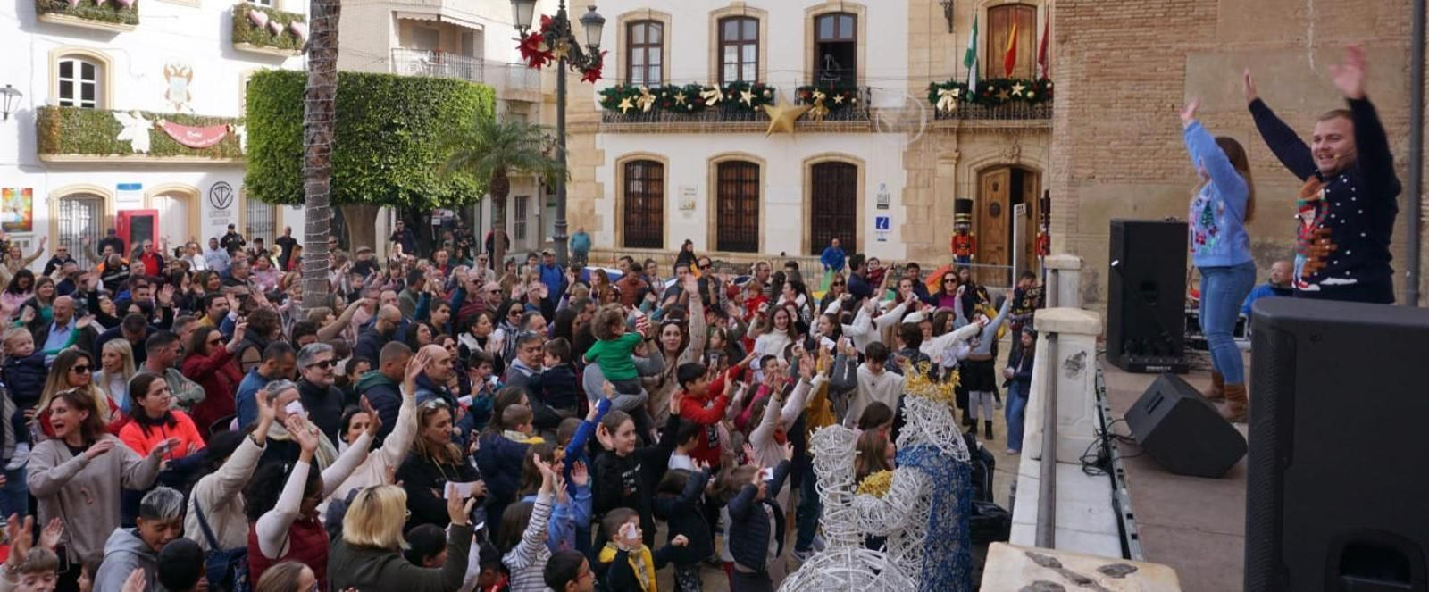 Los niños de Vera se adelantaron al tomar las uvas en la Nochevieja Infantil