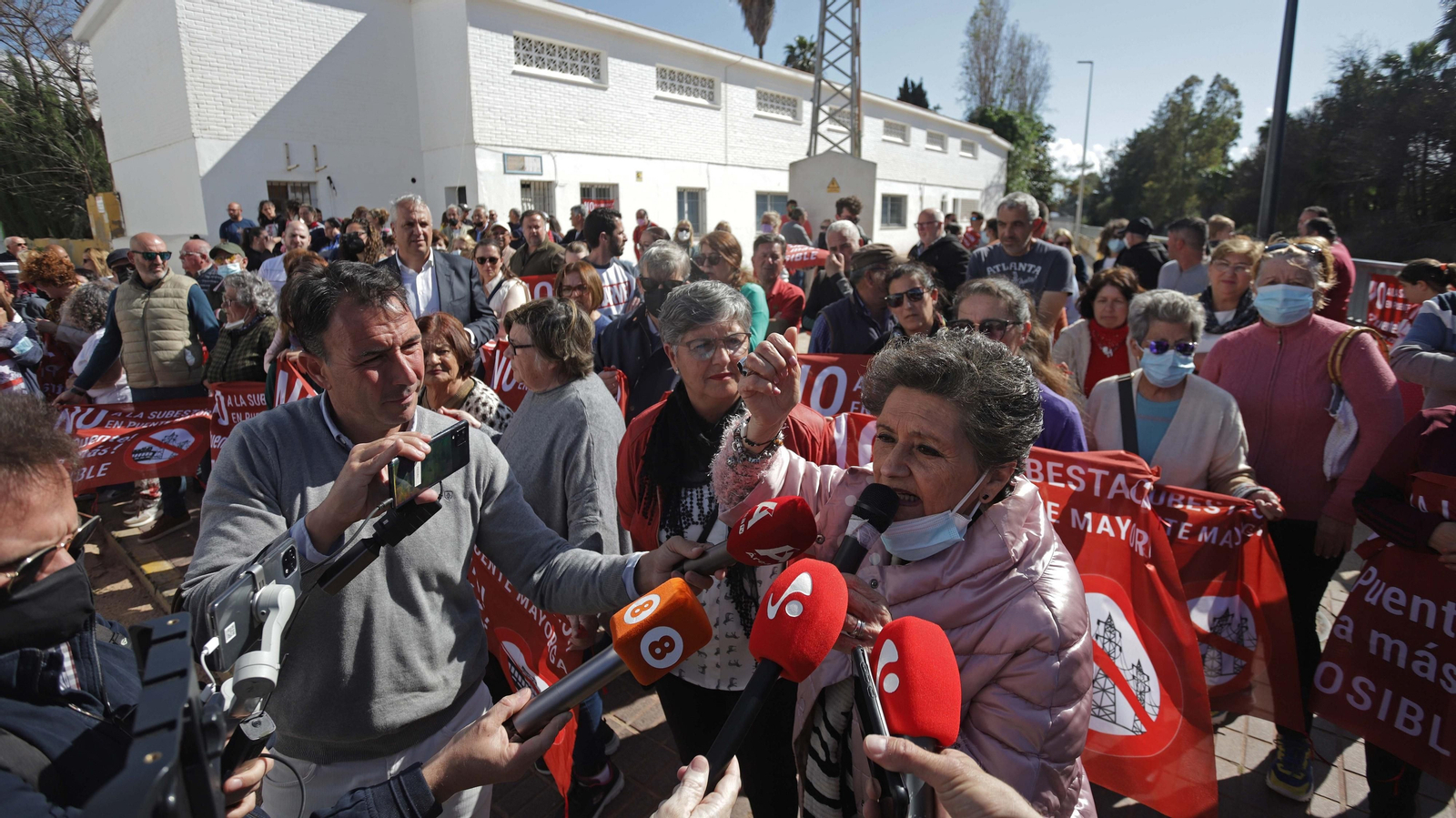 Fotos de la concentración contra la subestación eléctrica en Puente Mayorga