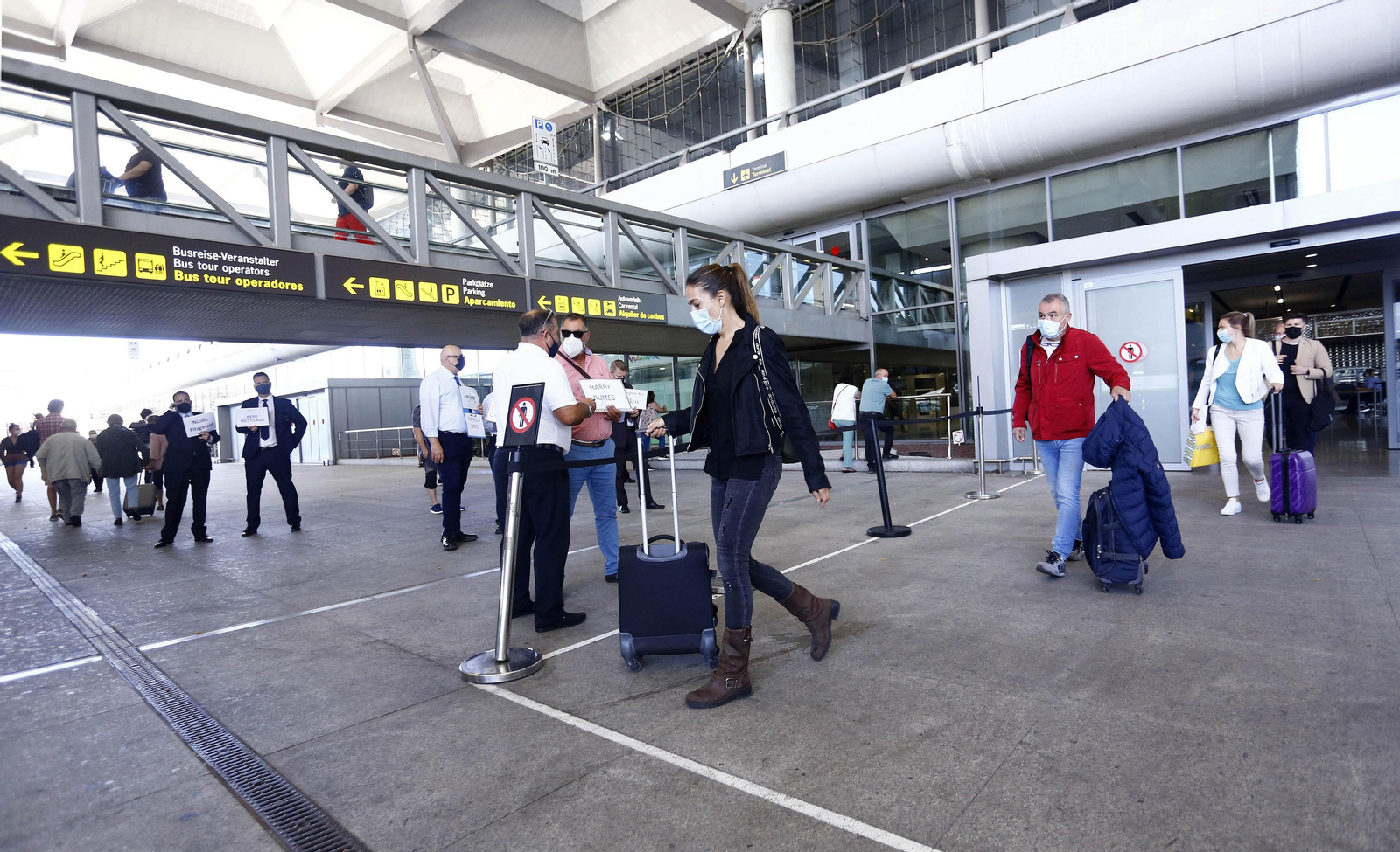 Las fotos de los primeros turistas internacionales en el aeropuerto de Málaga