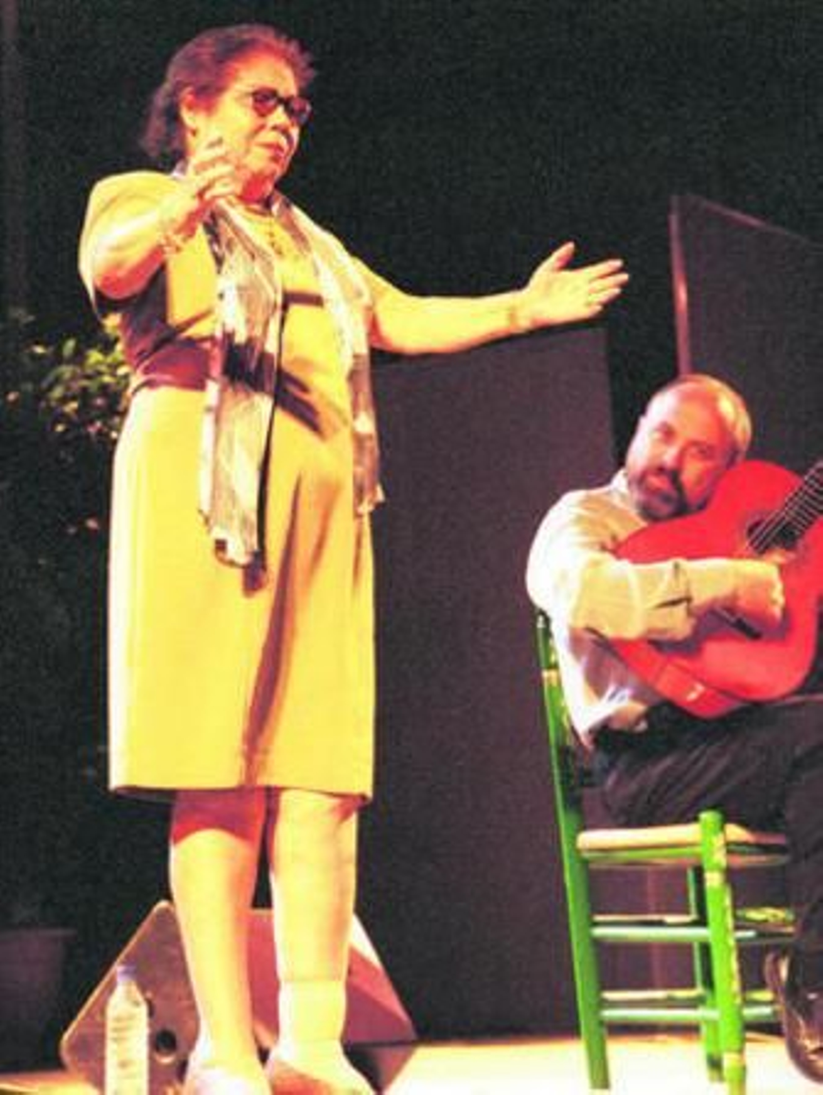 Bernarda de Utrera, en una actuación en la Bienal en 2000.