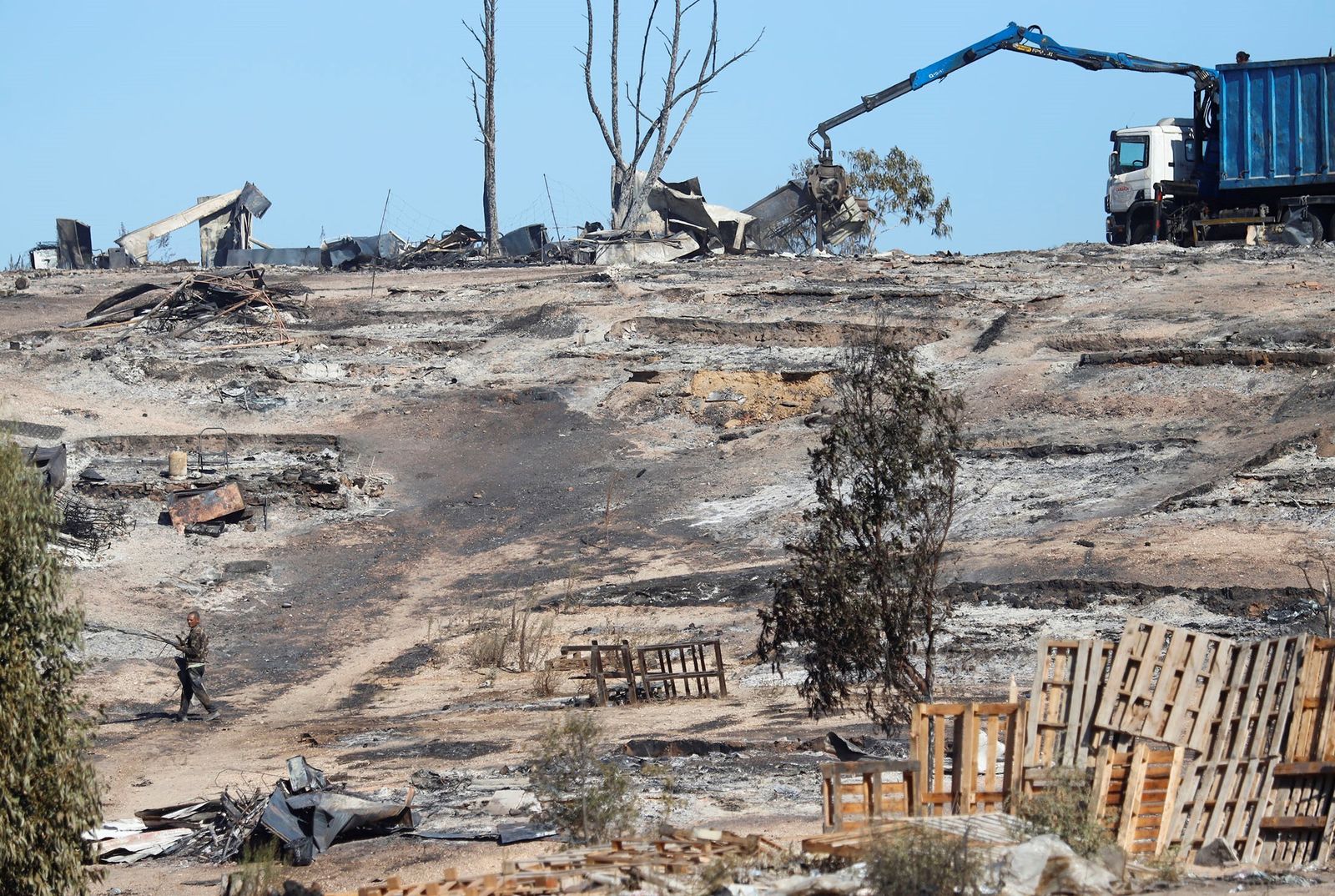 Estado en el que ha quedado el asentamiento de Palos tras el incendio la pasada madrugada.