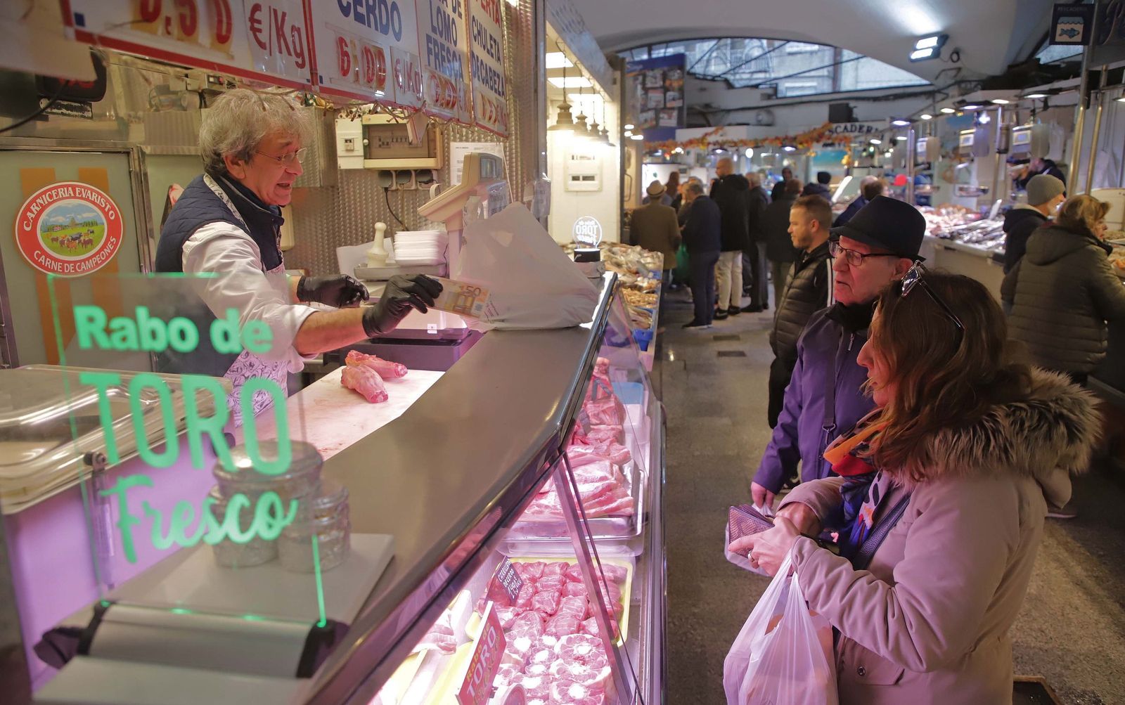 Fotos de las últimas compras para la cena de Nochebuena en Algeciras