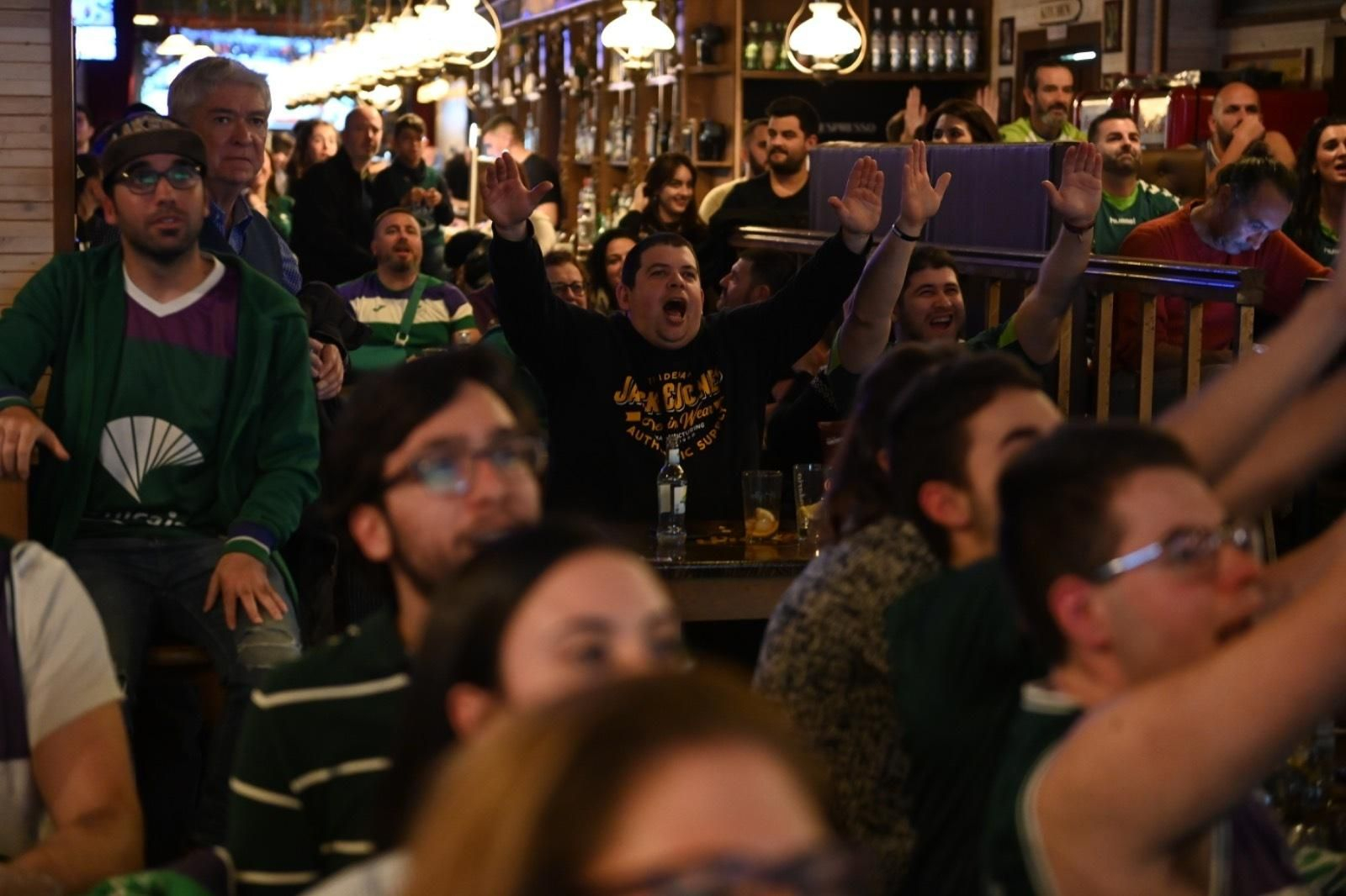 La fiesta del Le Grand Café del Centro con el Unicaja, en imágenes