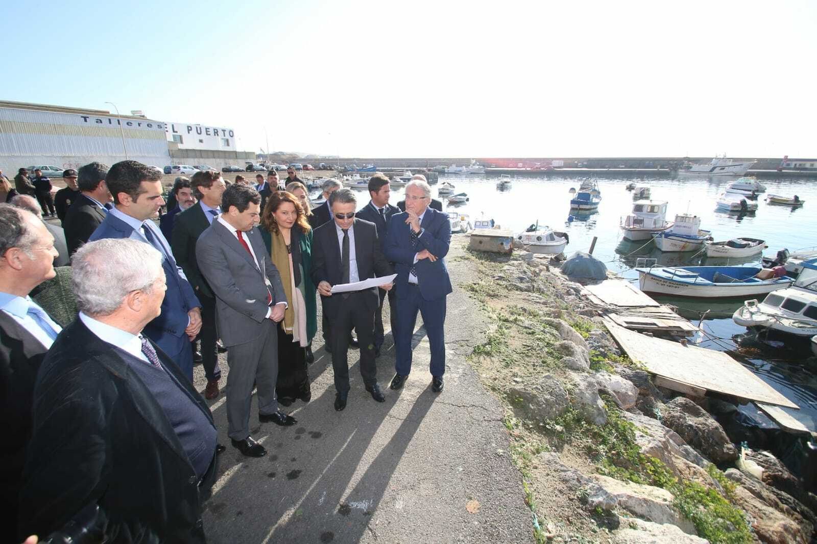 Juanma Moreno aboga por impulsar la "economía azul" en la firma del protocolo de ecoeficiencia