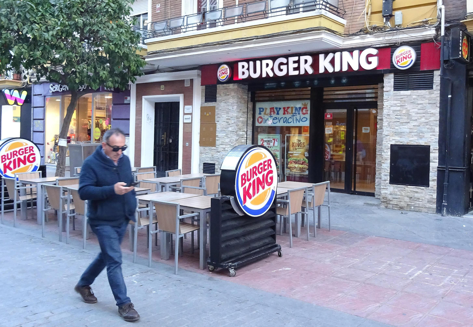 Las enseñas de comida rápida suelen operar bajo la fórmula de franquicia.