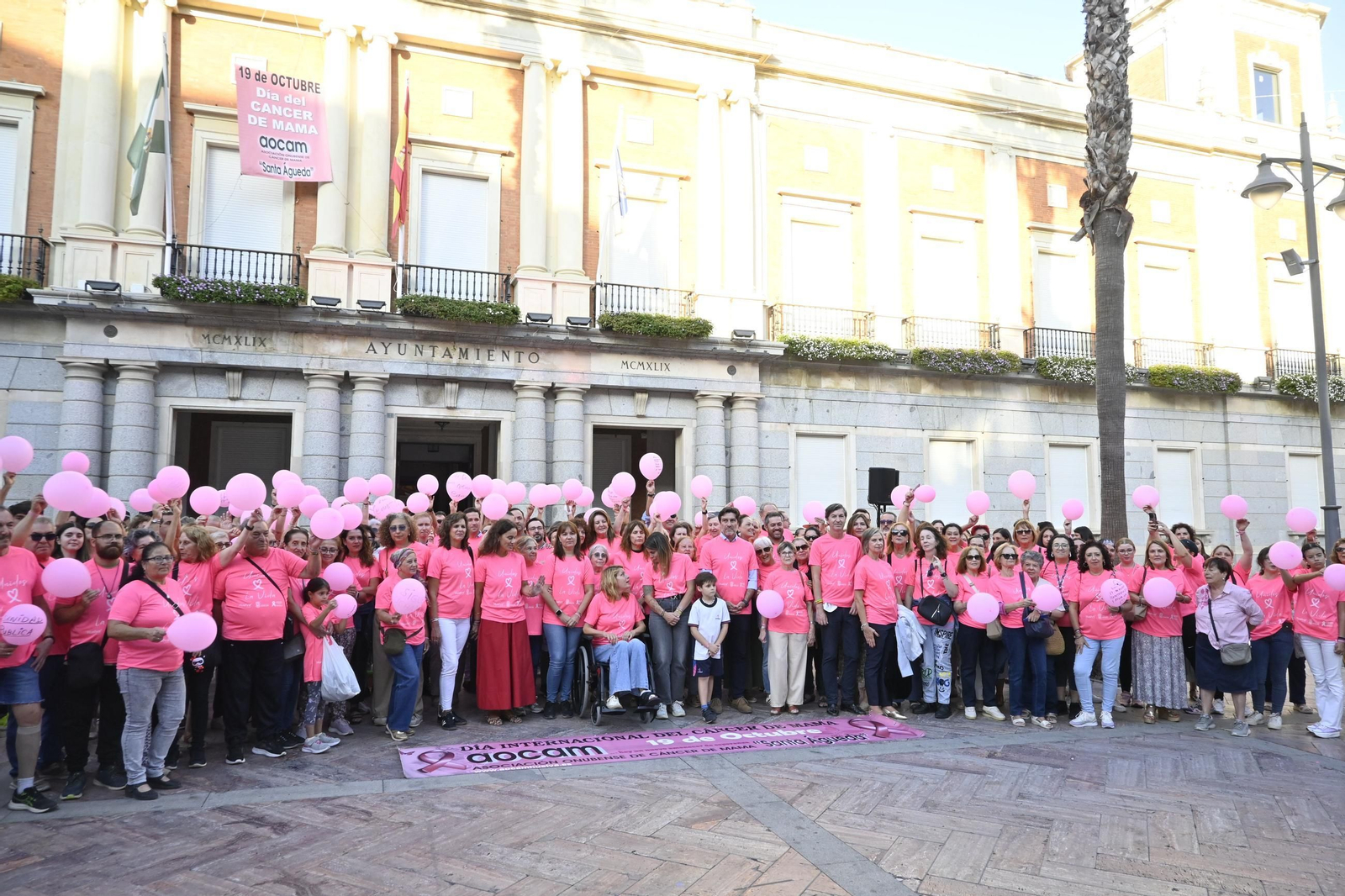 Cadena humana del día internacional del cáncer de mama