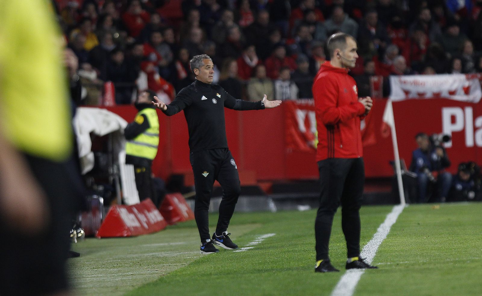 Marcos Álvarez dirige al Betis en el Ramón Sánchez-Pizjuan