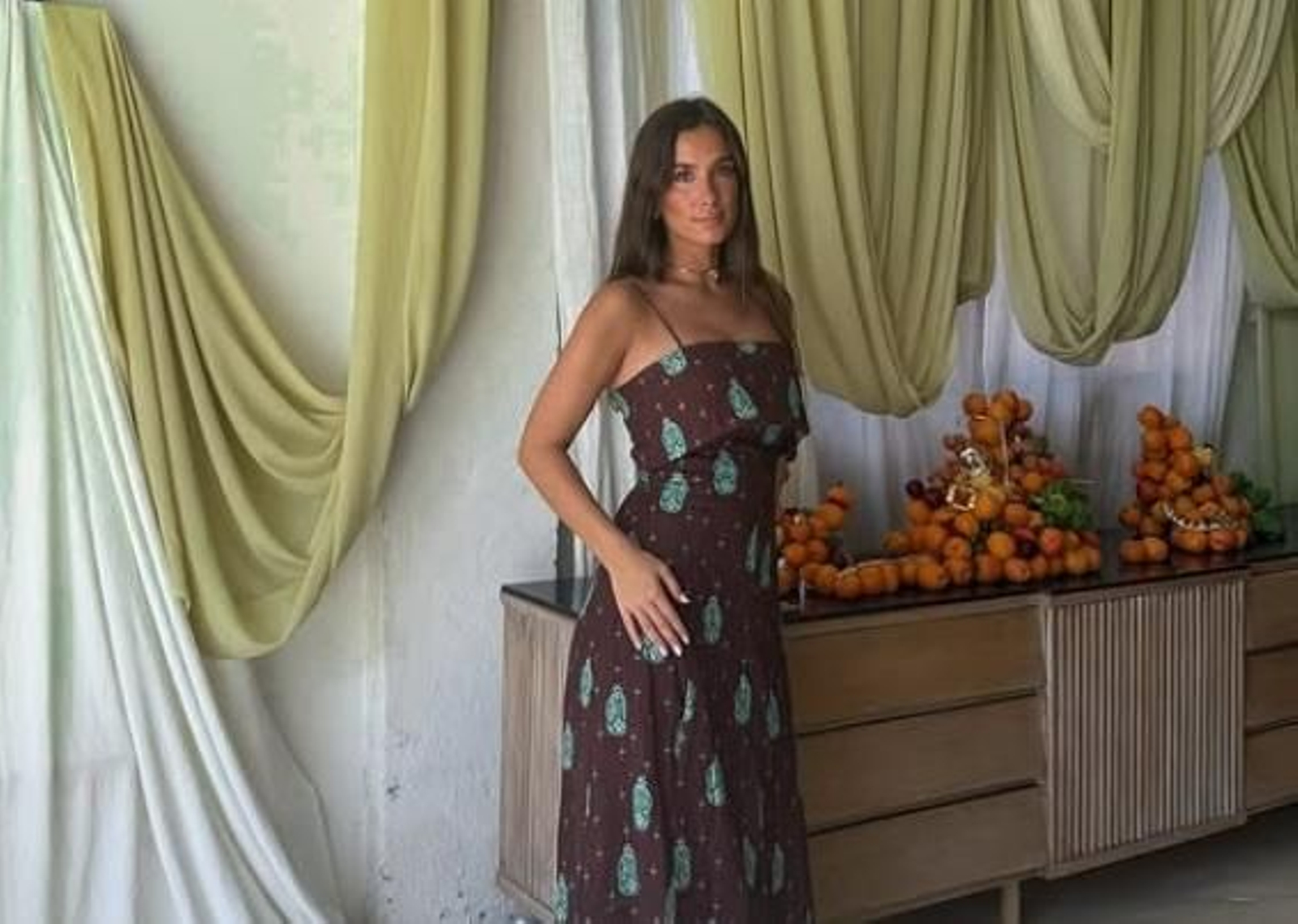 Acaba de llegar a Zara el vestido estampado más bonito y favorecedor del verano y las más estilosas se han propuesto agotarlo en 3, 2, 1.
