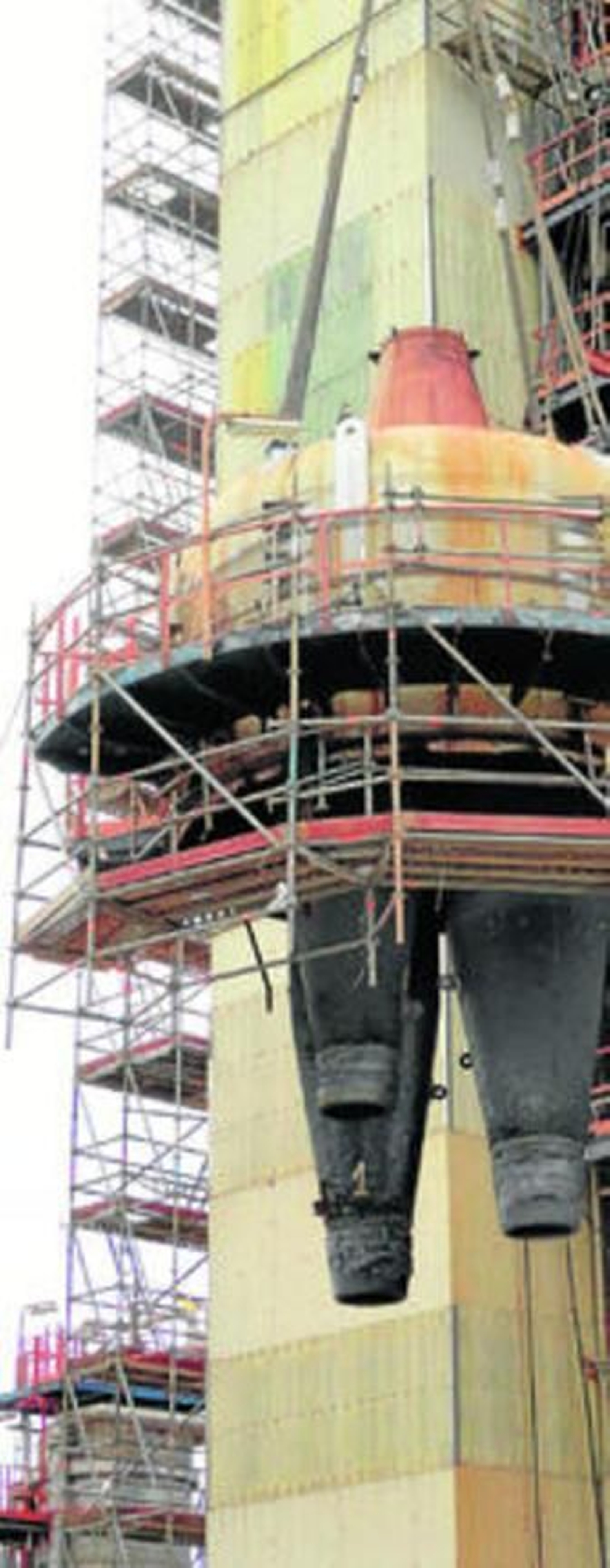 Bajada de la cabeza de reactor. Bajada de la cabeza de reactor.