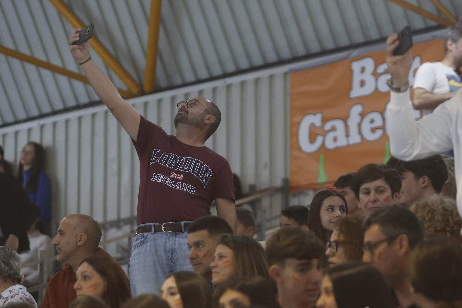 Búscate durante el España - Croacia de balonmano en Algeciras