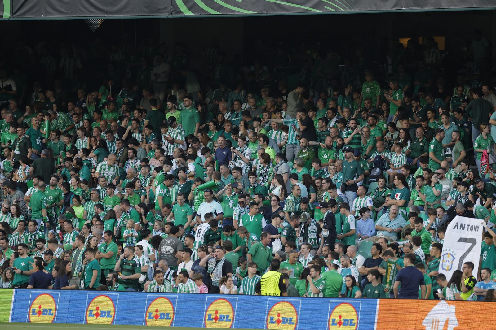 Búscate en las fotos del Betis - Fiorentina