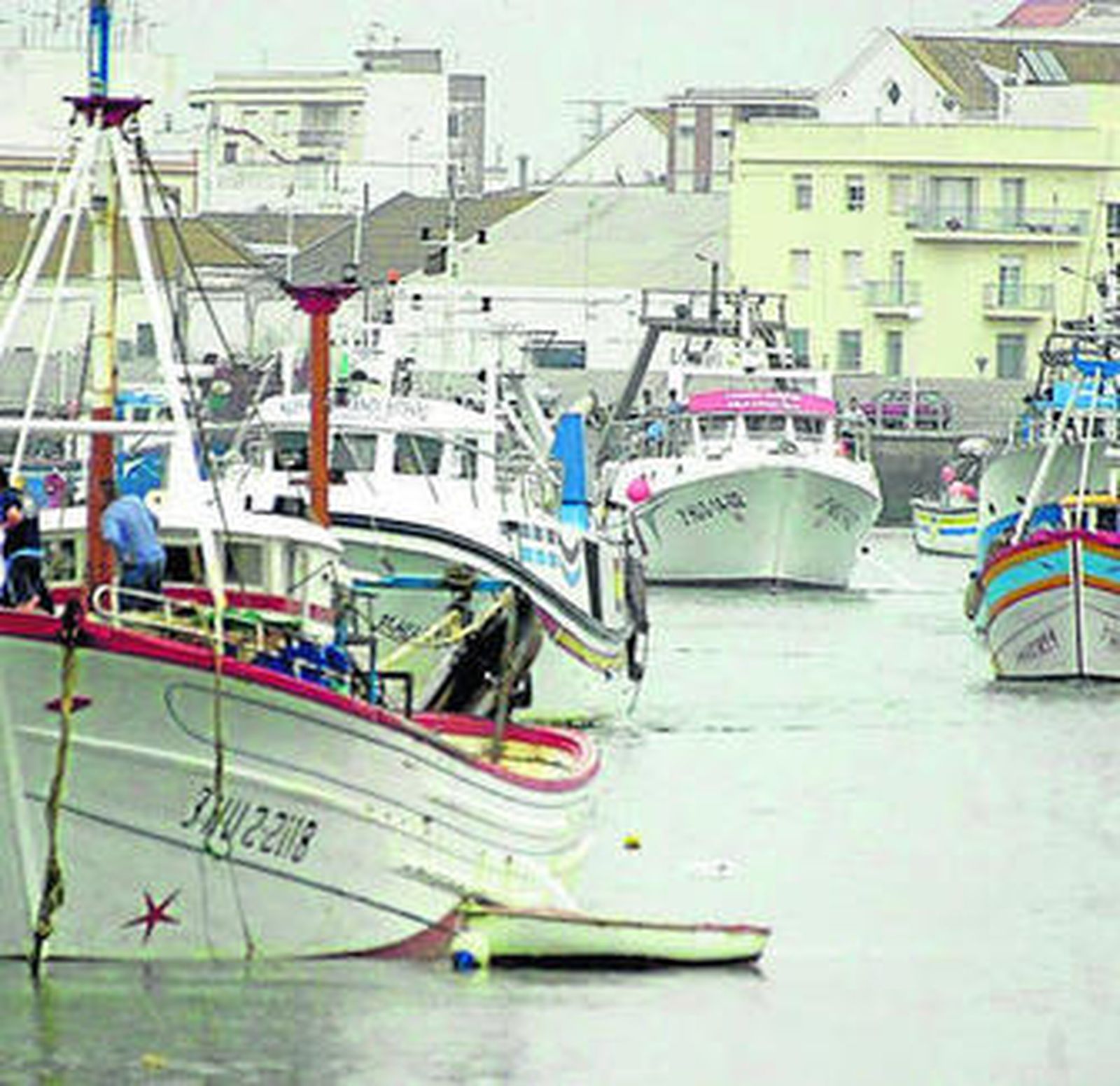 Isla Cristina es el puerto onubense con más barcos de rastro.