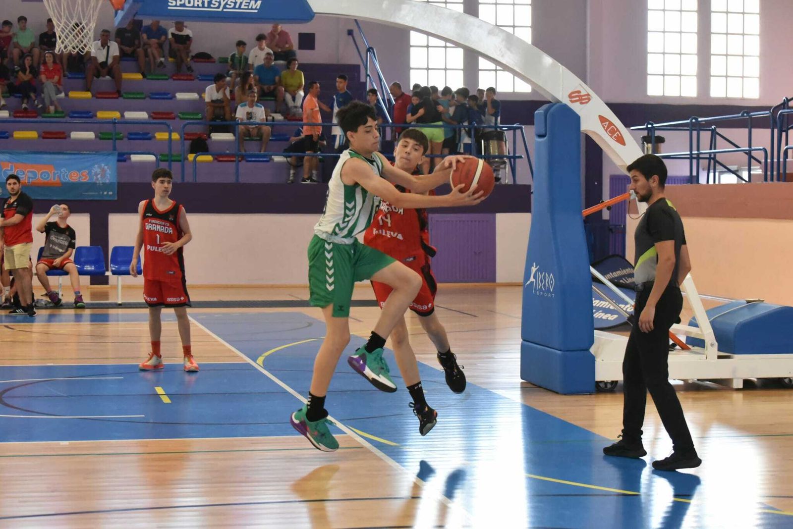 Las fotos de las semifinales del Cadeba infantil masculino de La Línea
