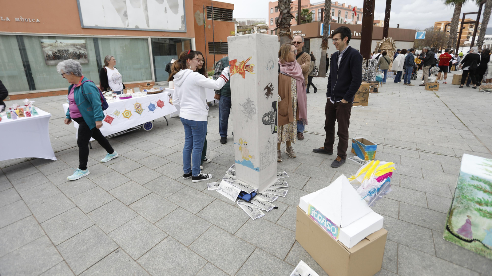 Fotos de las actividades por el Día Mundial del Arte en Algeciras