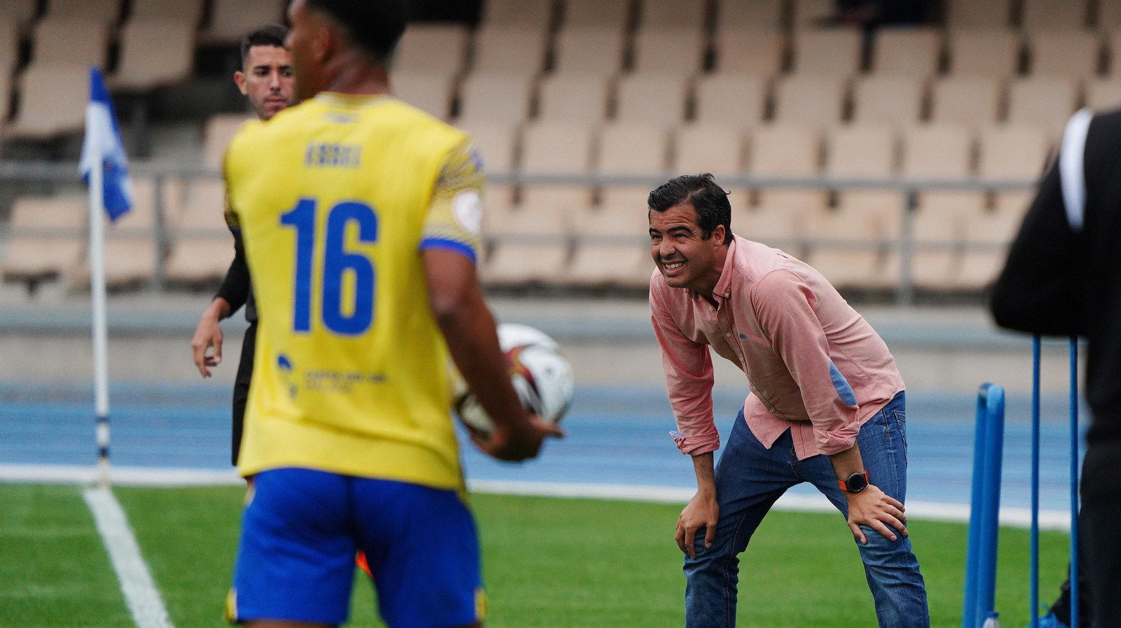 Imágenes del partido entre el Xerez DFC y el Vélez CF (0-0)