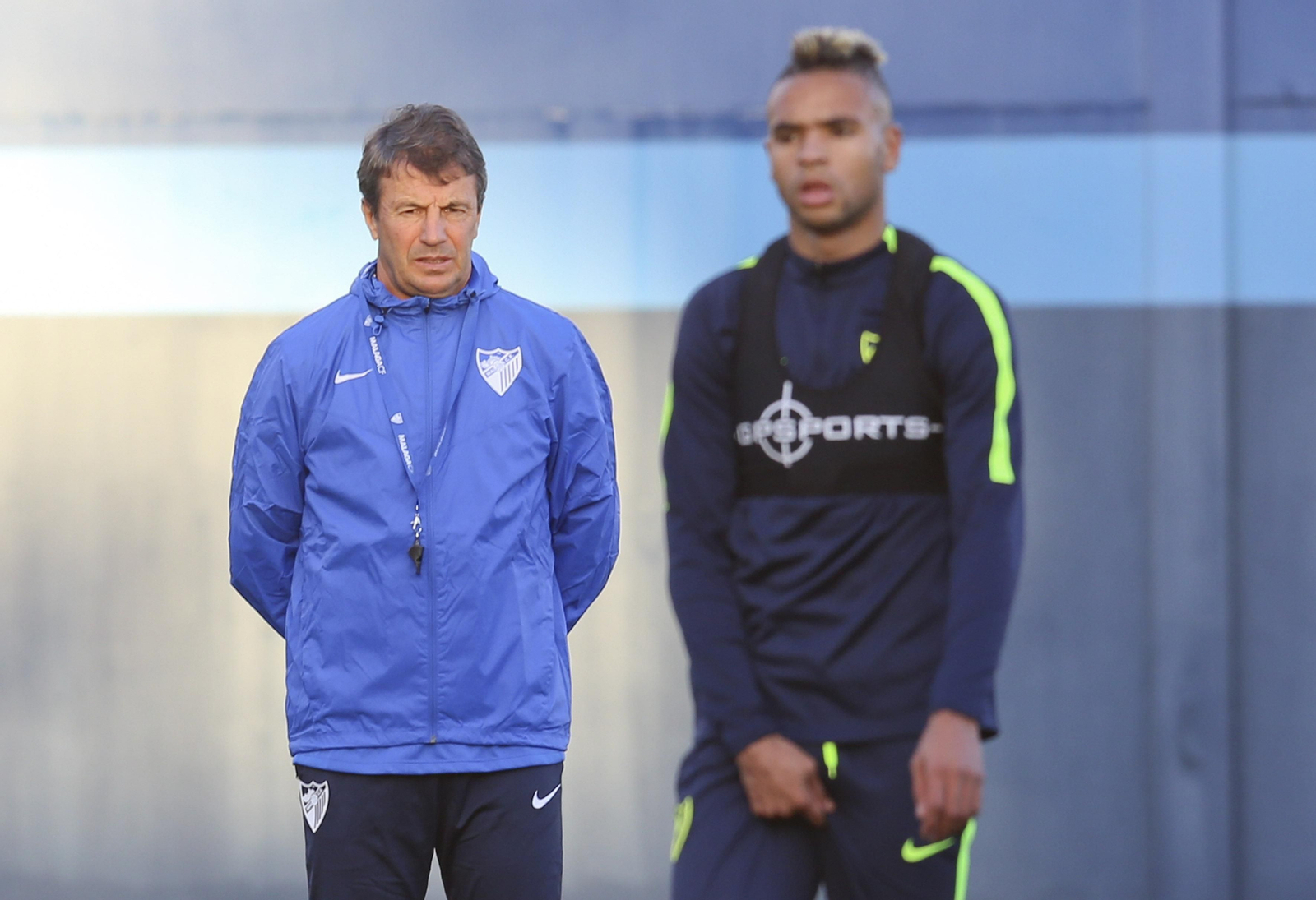 José González, con En-Nesyri, en un entrenamiento. José González, con En-Nesyri, en un entrenamiento.