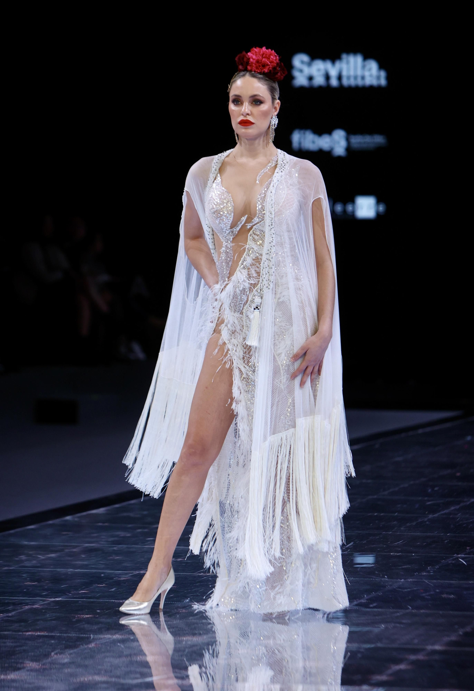 Desfile de Inma Castrejón en SIMOF 2024, todas las fotos