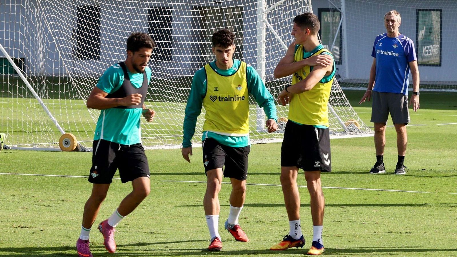 Fornals, Marc Roca y Sergi Altimira, durante un entrenamiento de esta semana.