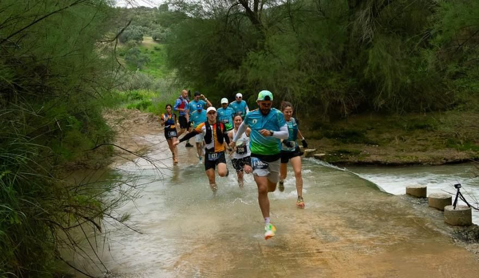 Corredores durante el Maratón Subbético Mozárabe 2025.