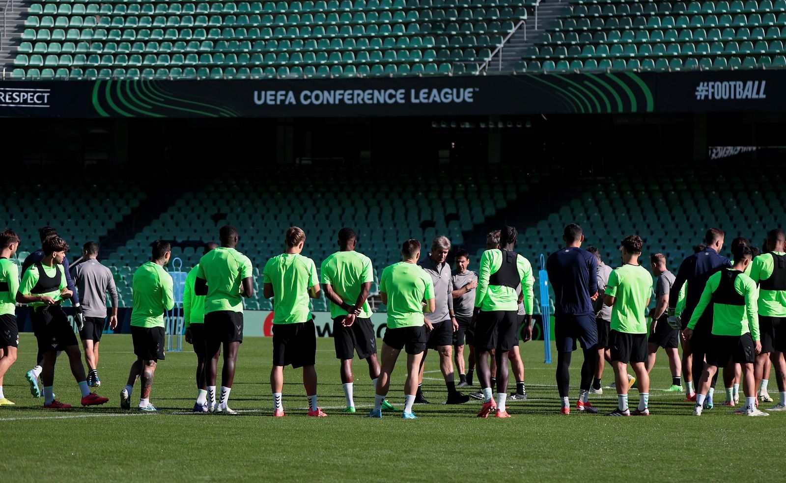 Charla previa de Pellegrini al inicio de la sesión de trabajo.