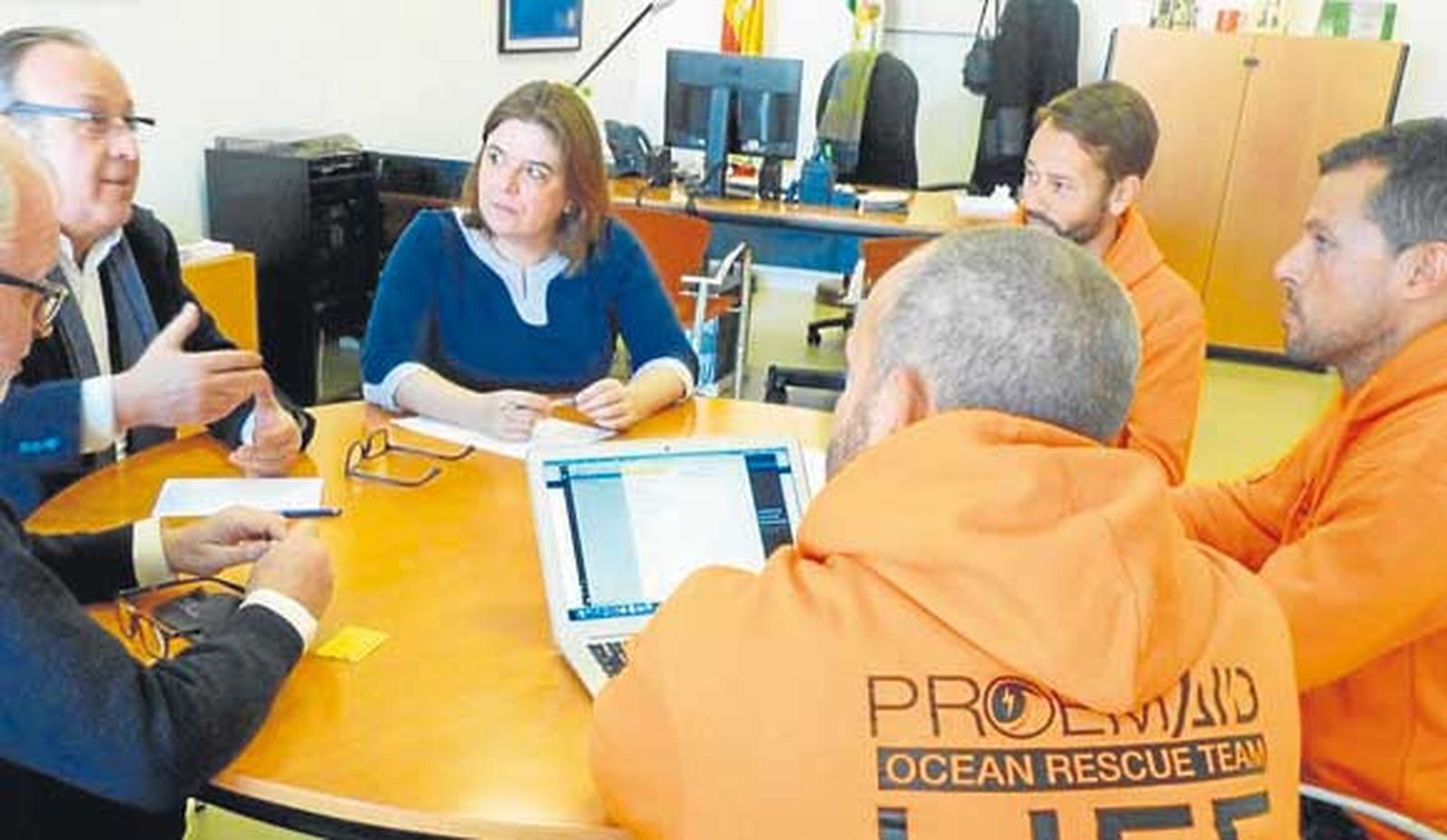 Un mar teñido de ayuda