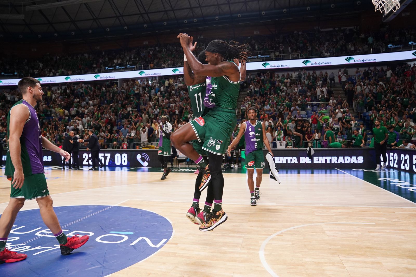 El Unicaja celebra el triunfo ante Lenovo