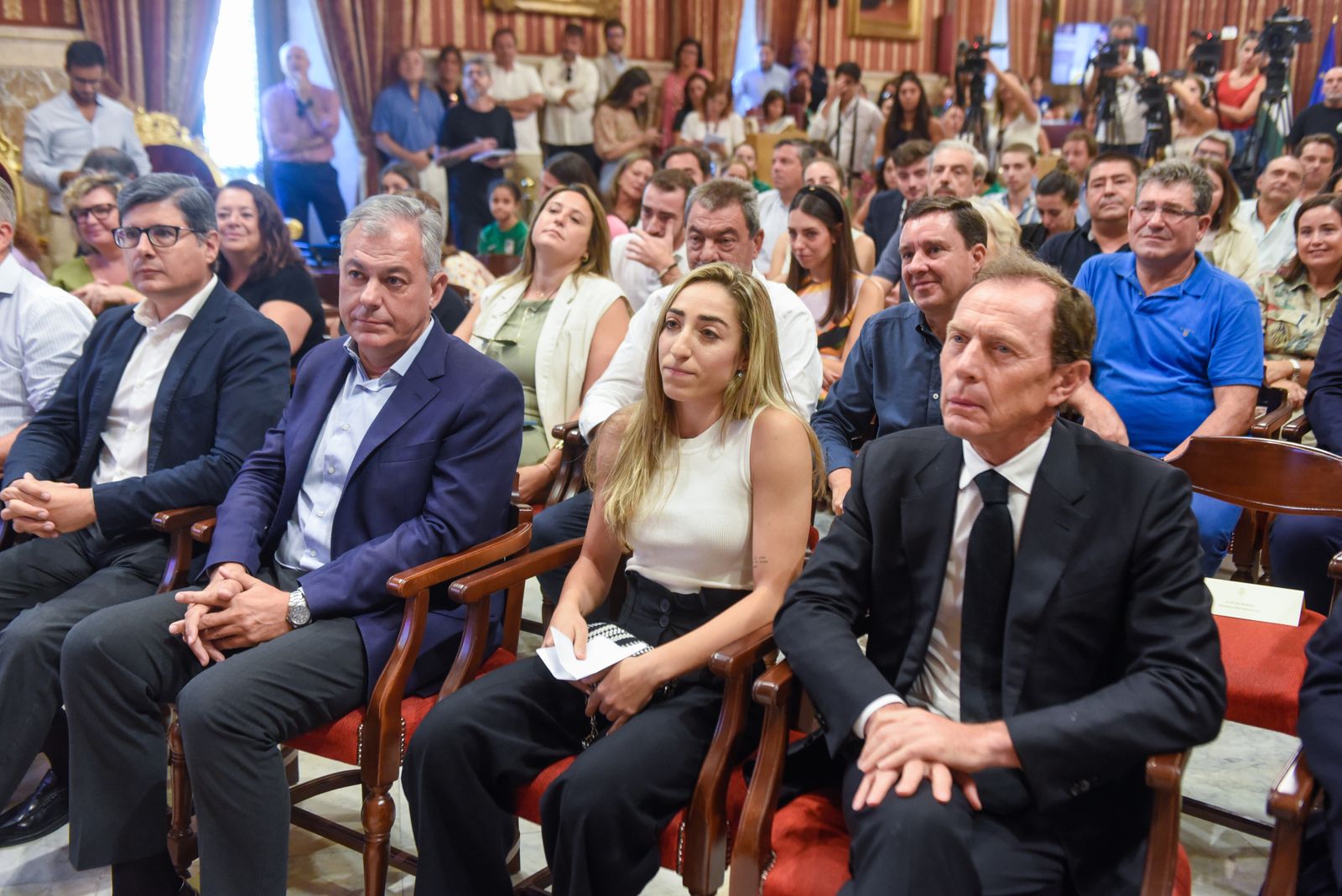 El alcalde recibe a Olga Carmona